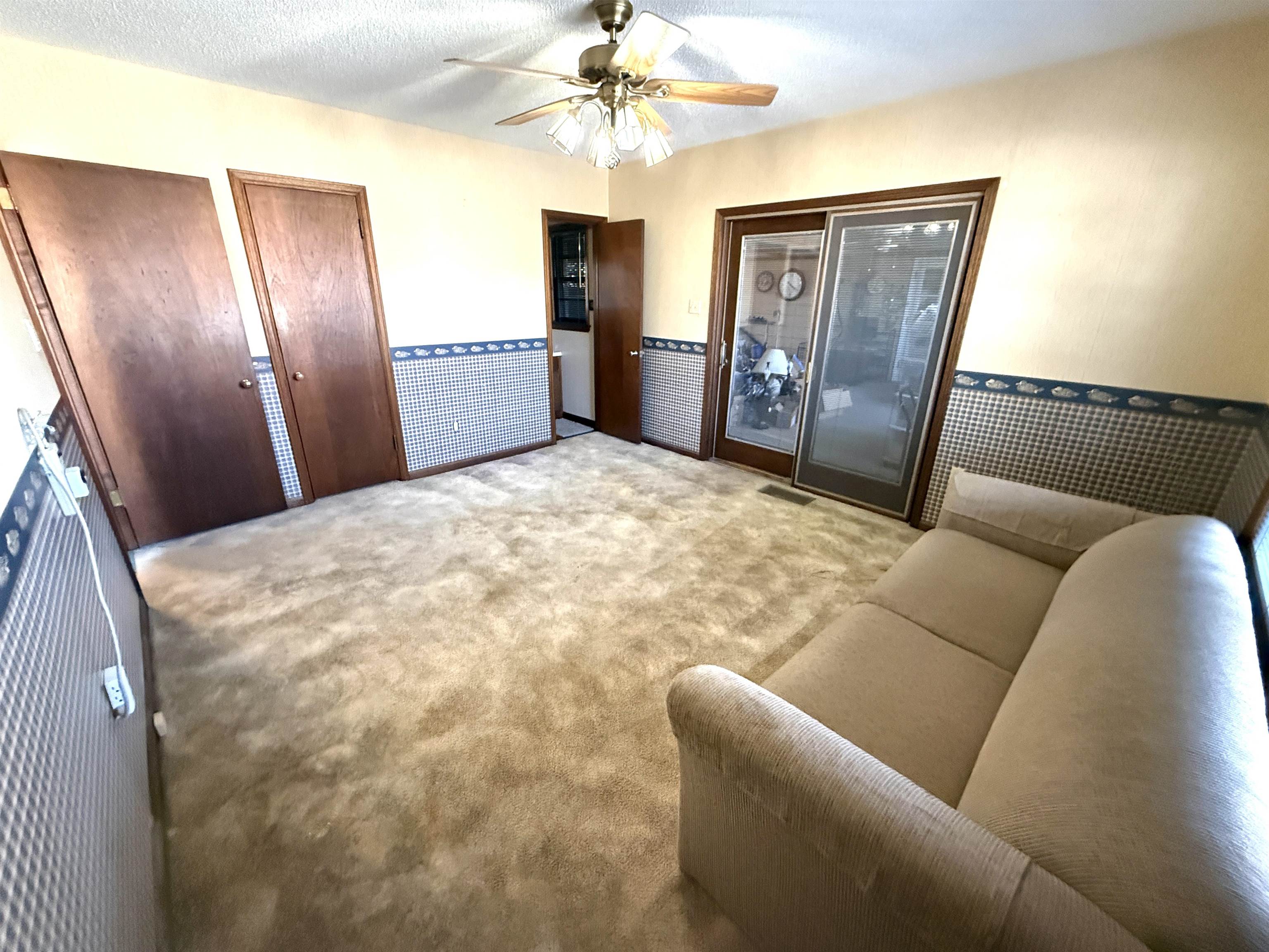 624 N Springfield Property Photo 16