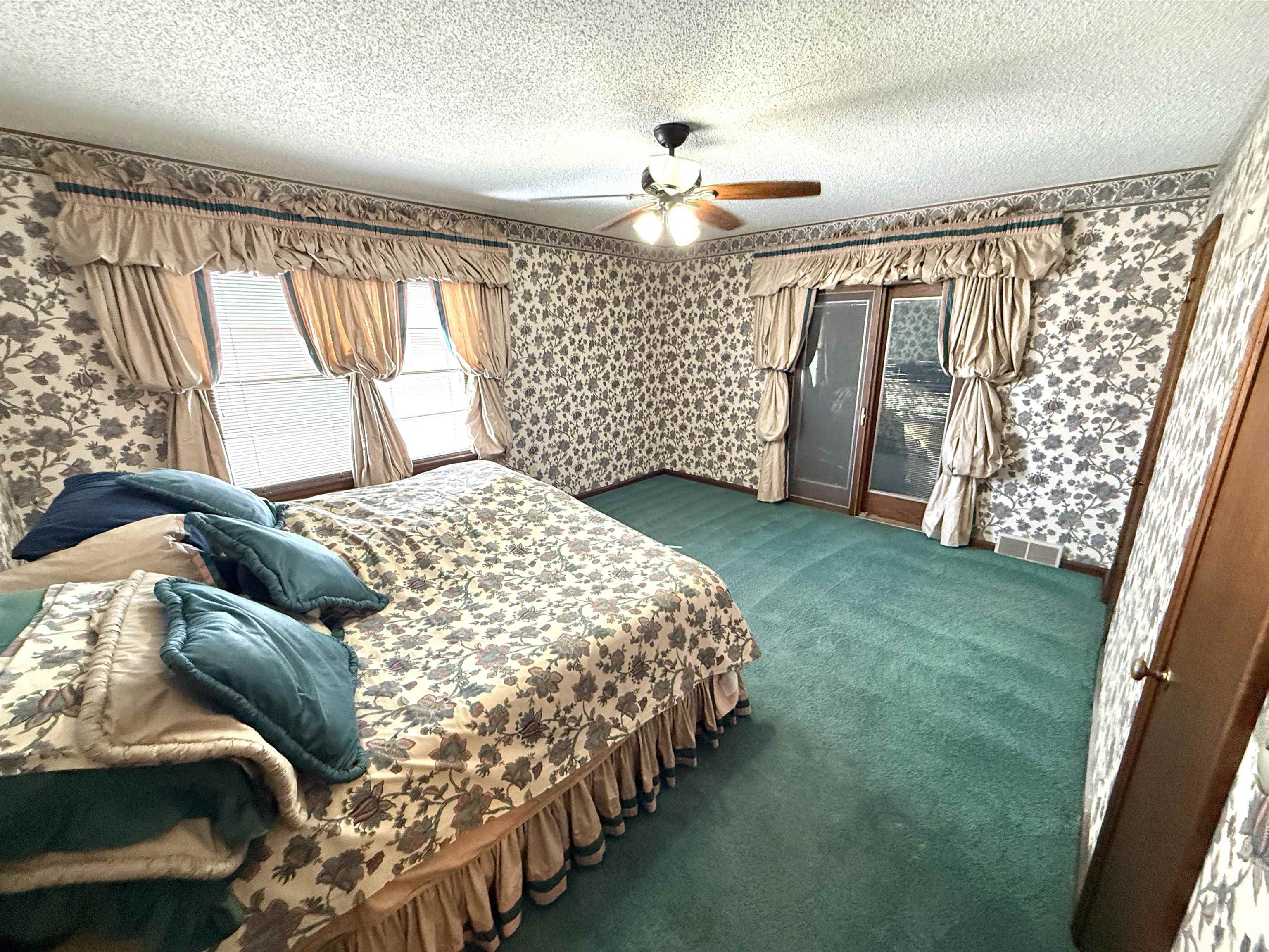 624 N Springfield Property Photo 18