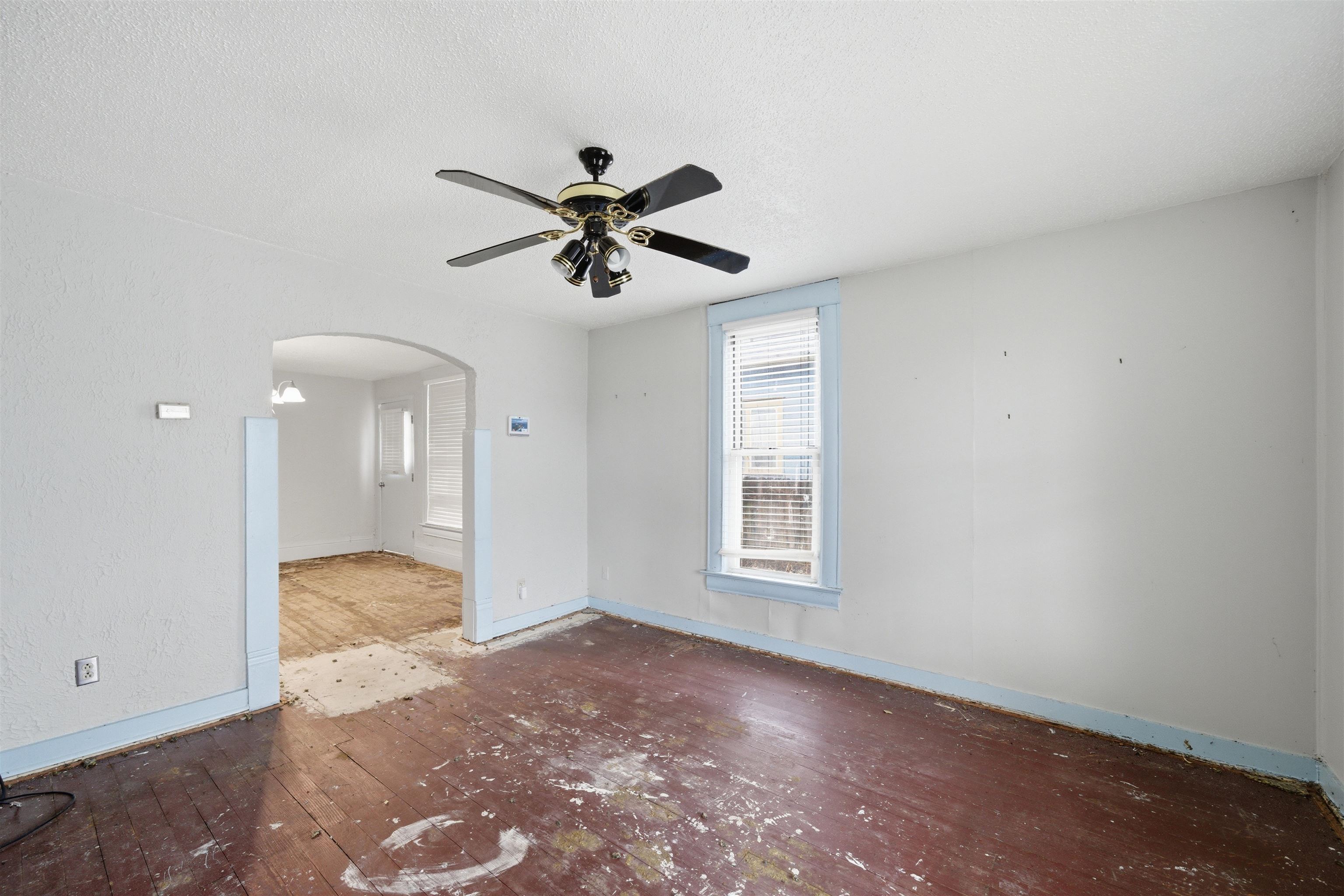 1308 S Market St Property Photo 2