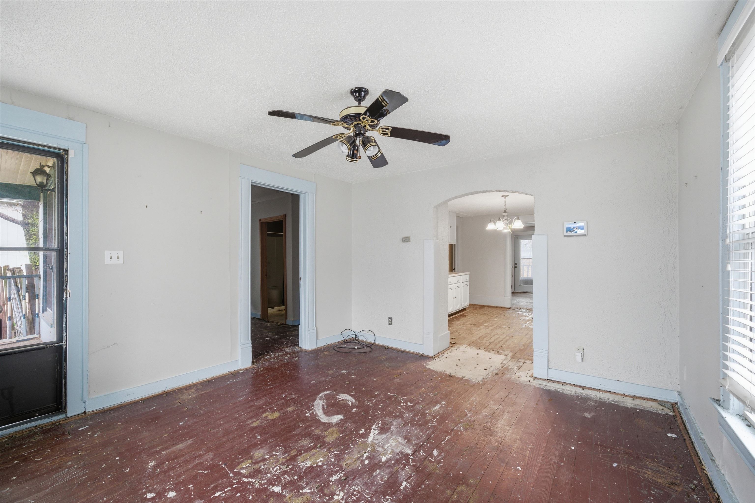 1308 S Market St Property Photo 3
