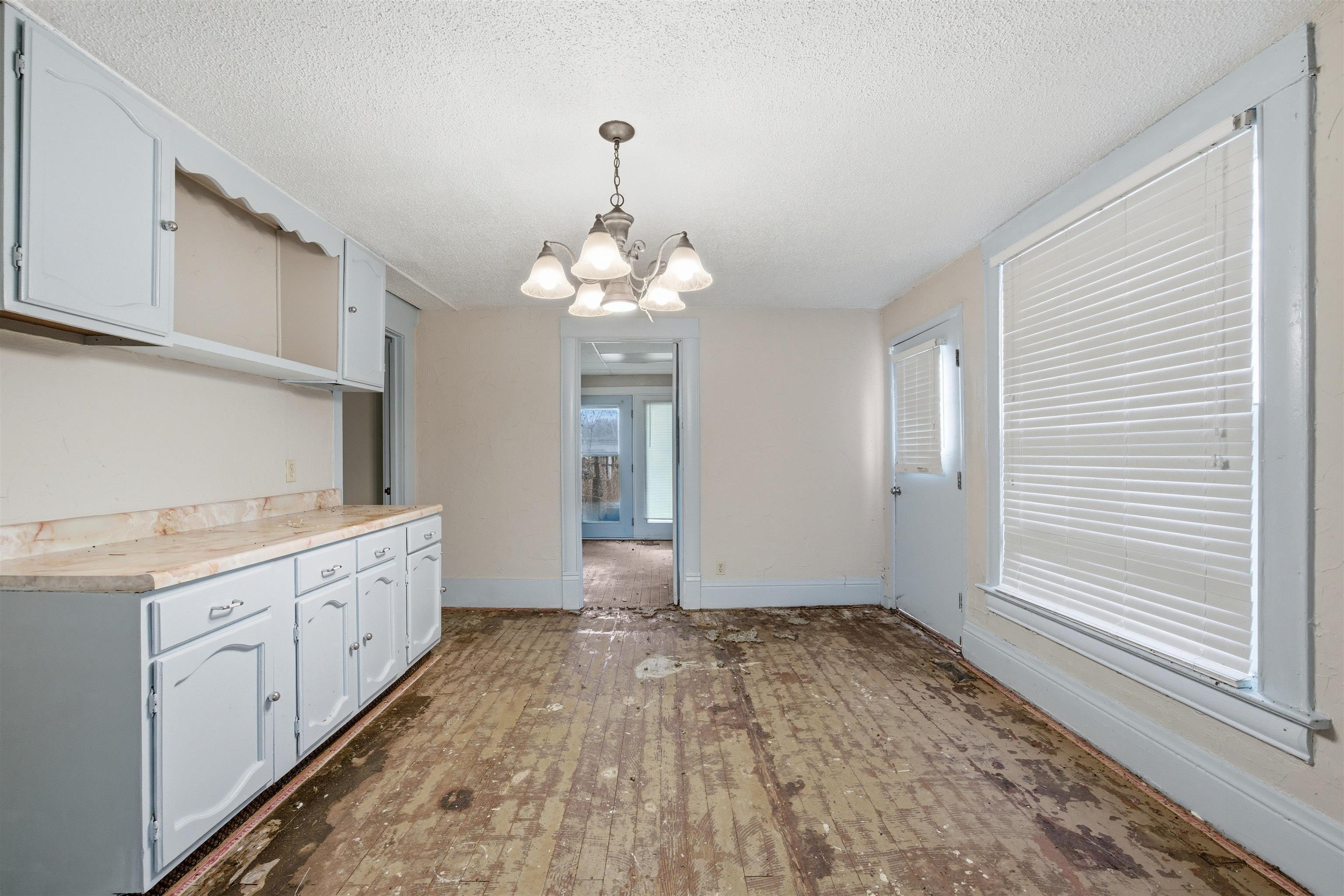 1308 S Market St Property Photo 4