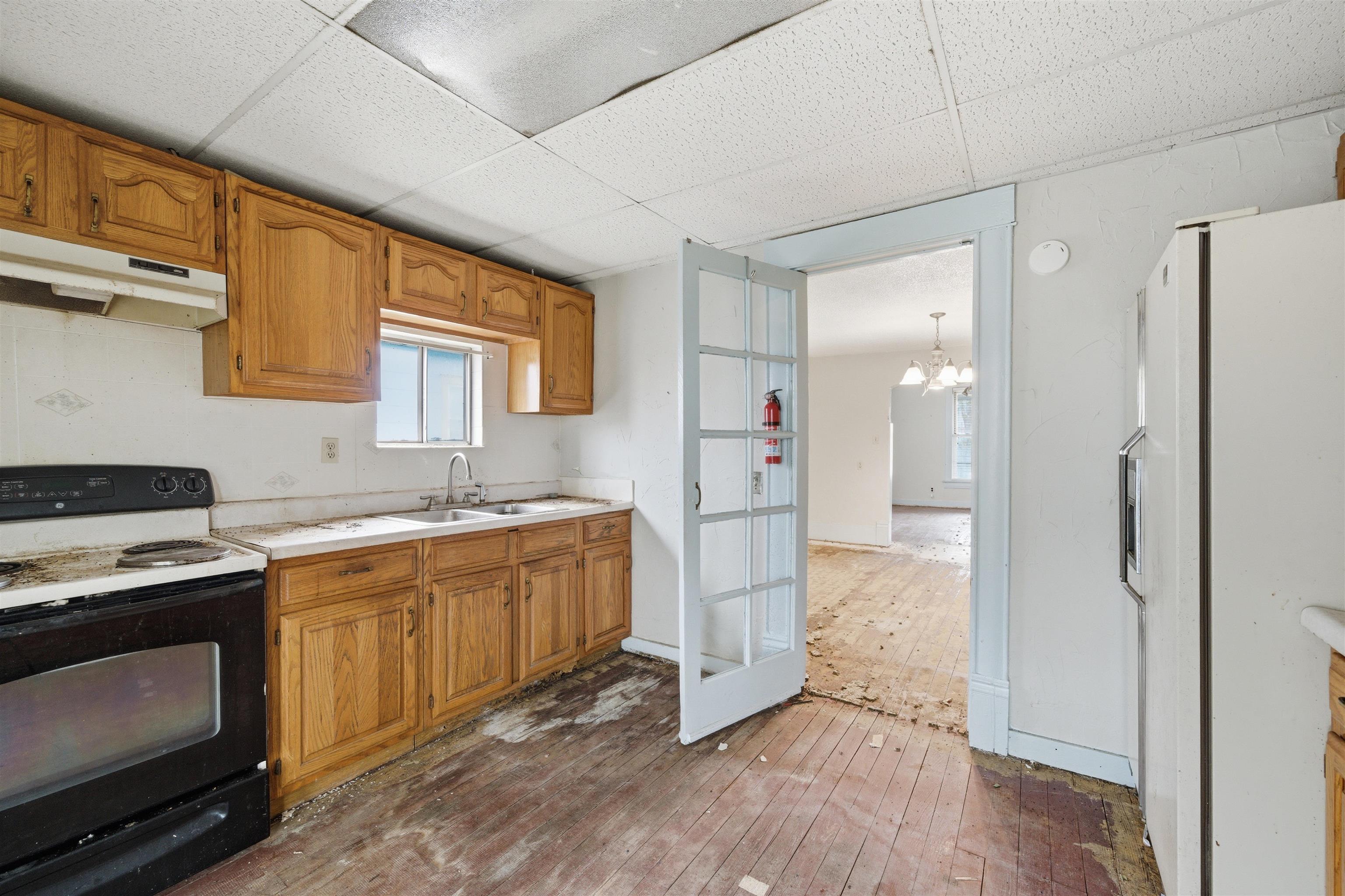 1308 S Market St Property Photo 7