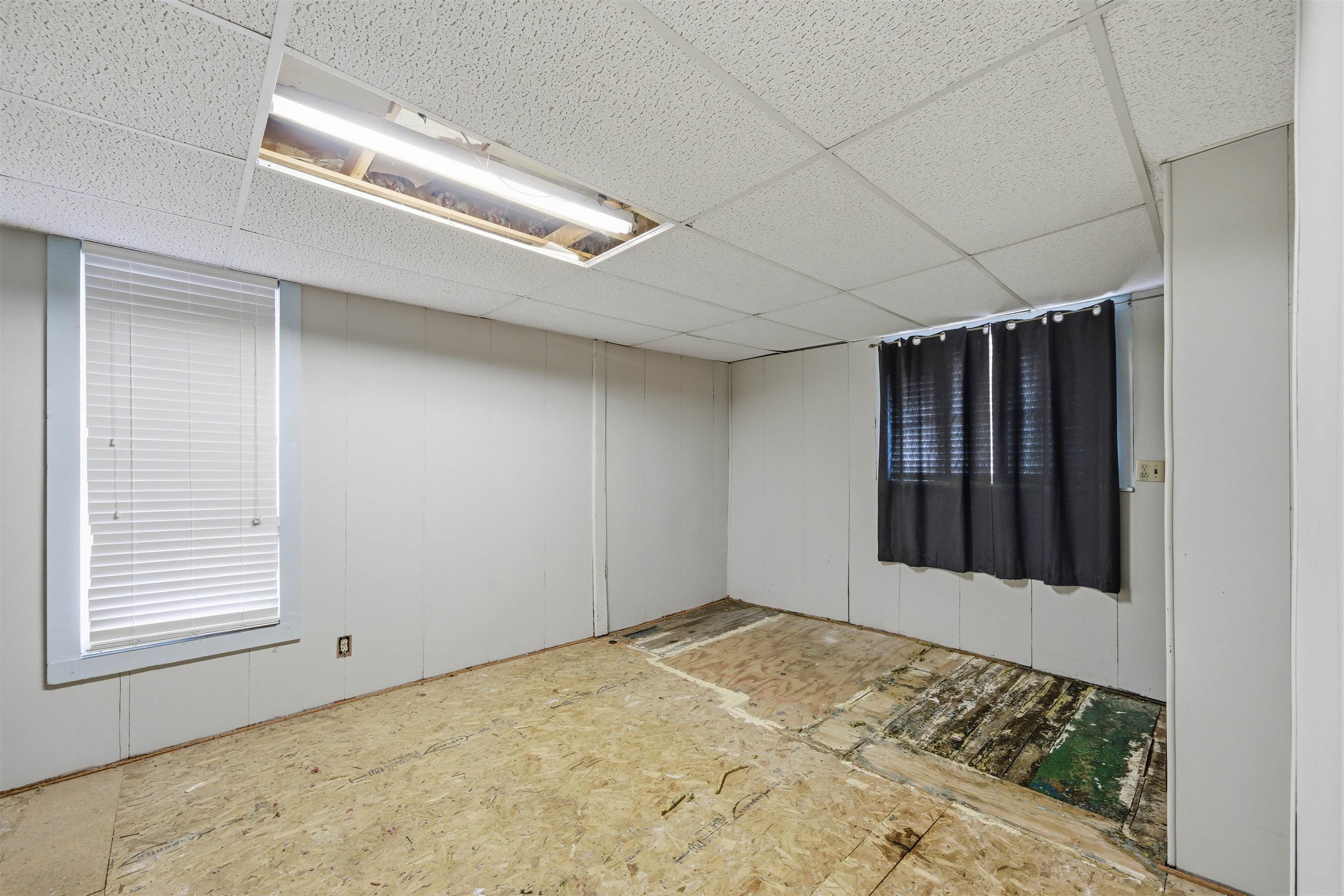 1308 S Market St Property Photo 8