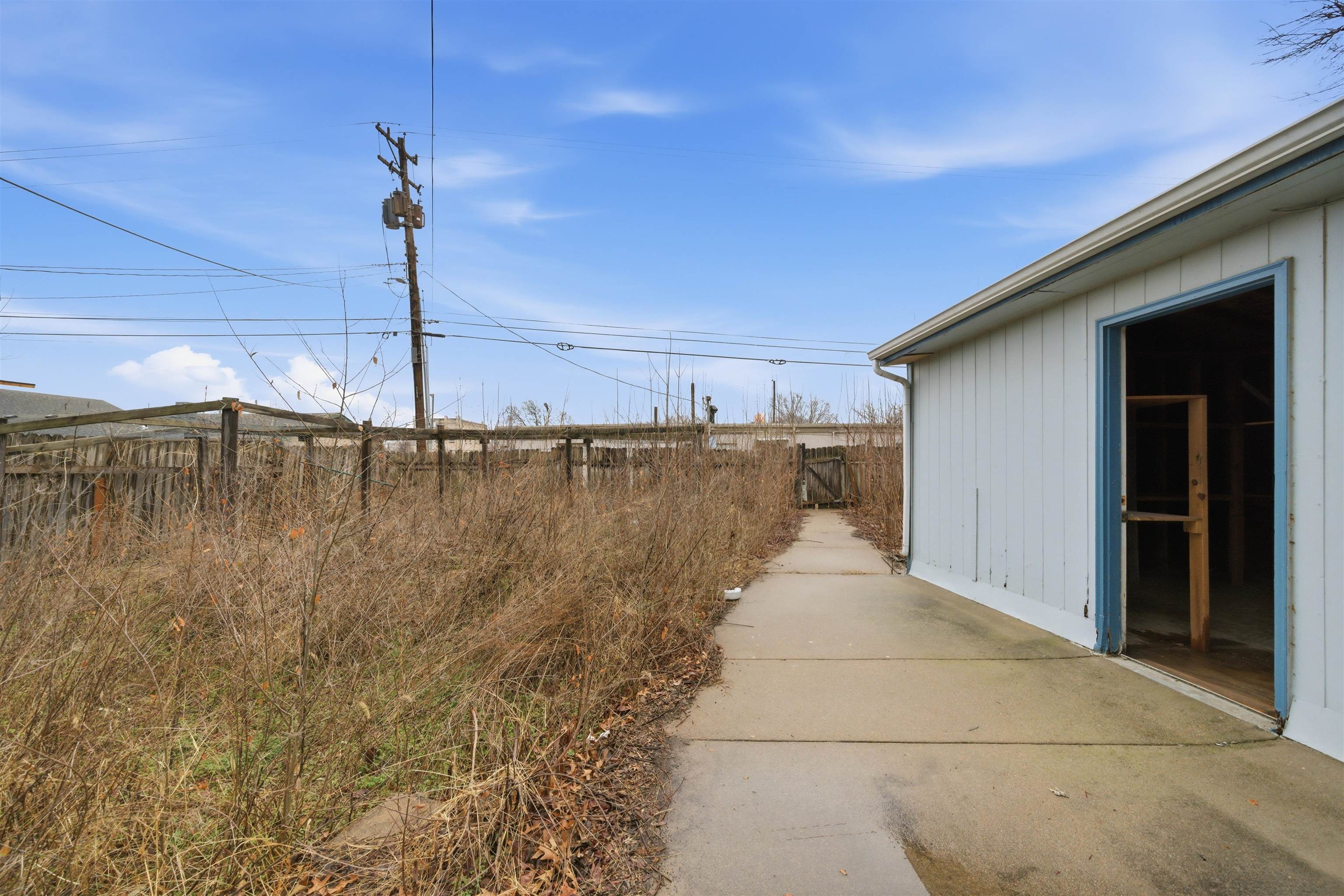 1308 S Market St Property Photo 20