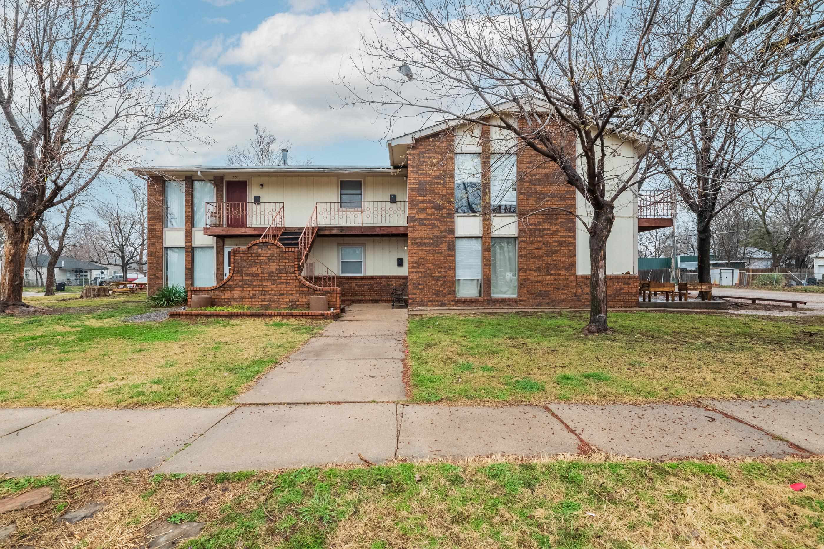 1646 S Fern St Property Photo 1