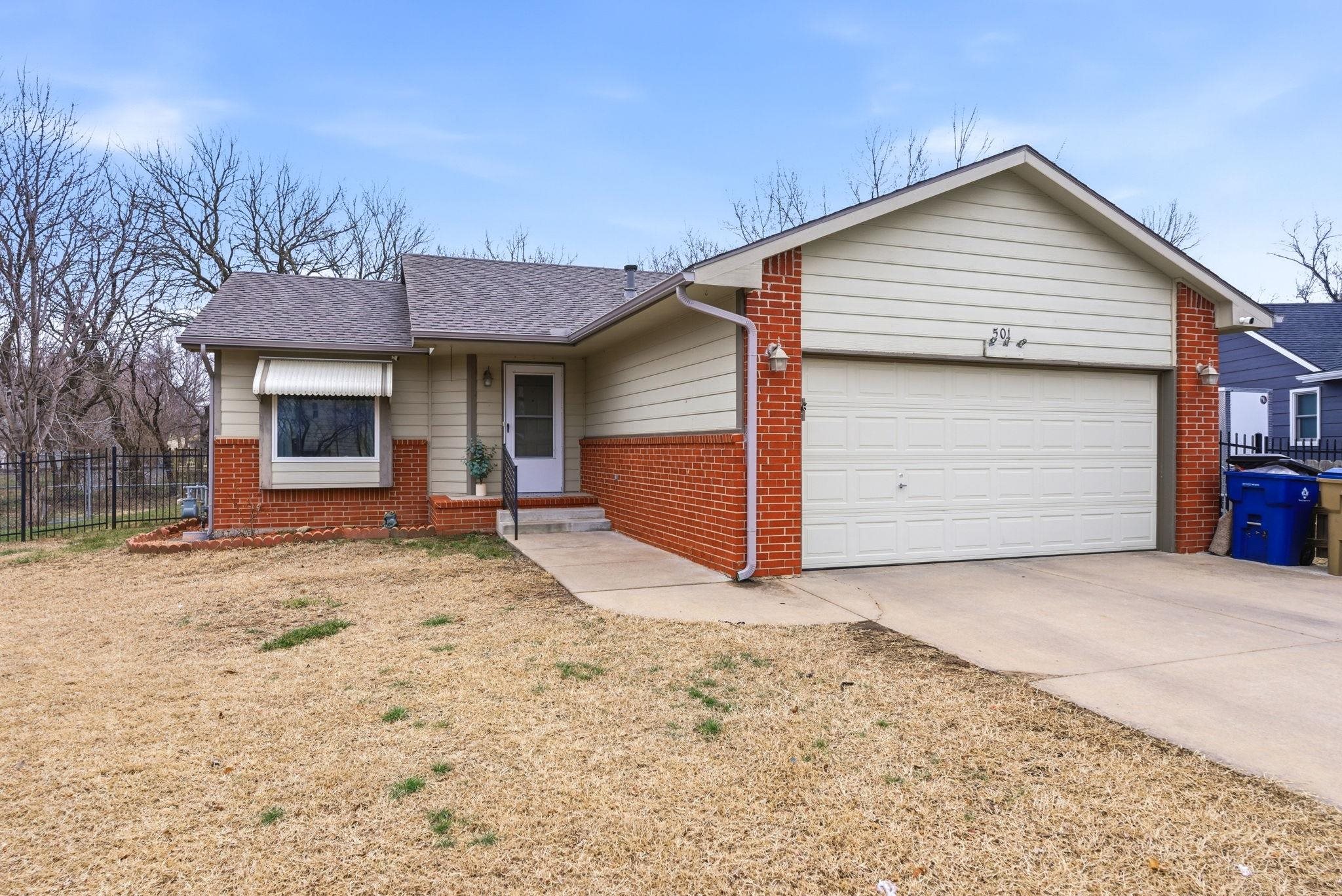 501 W Deerfield Property Photo 1