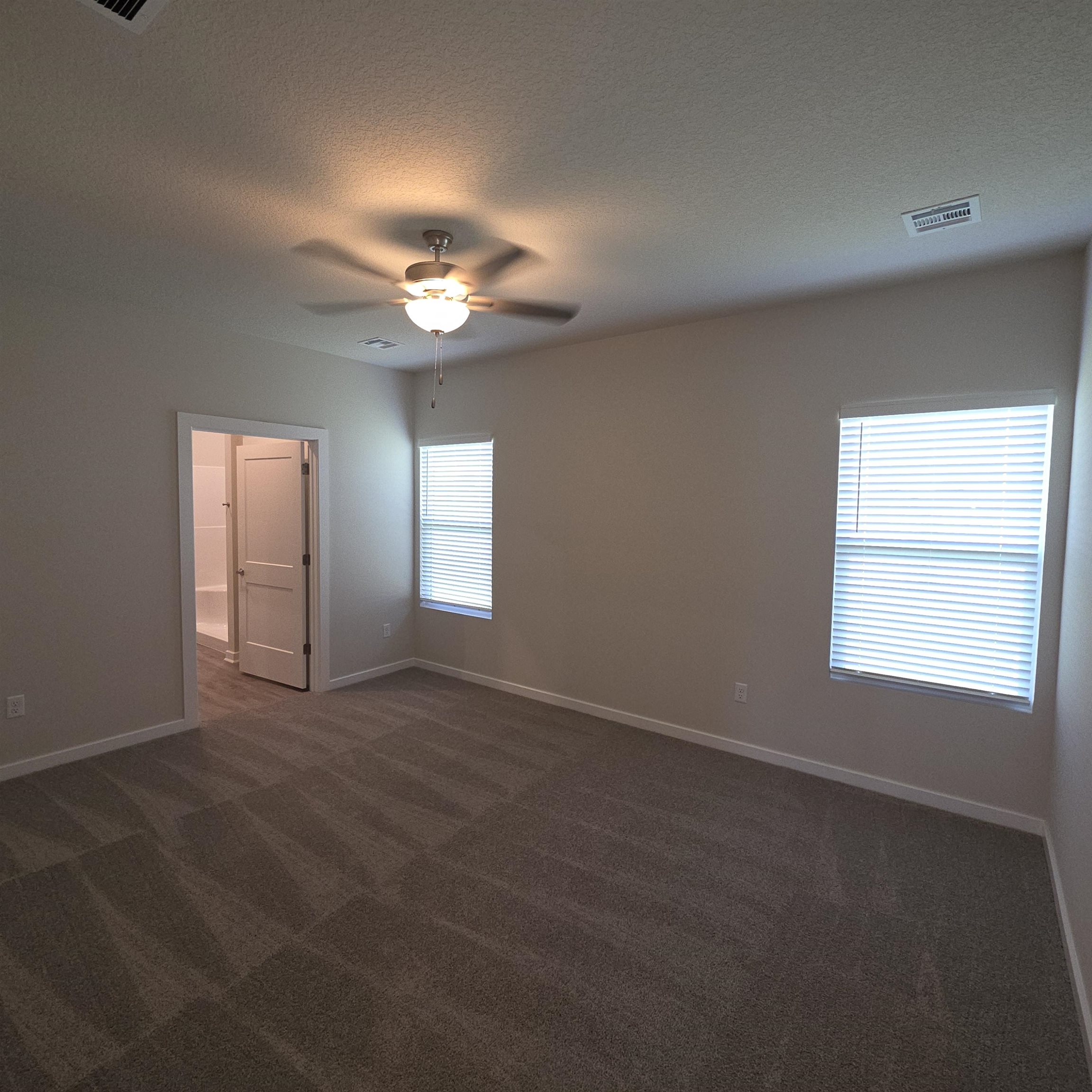 923 N Forestview St Property Photo 4