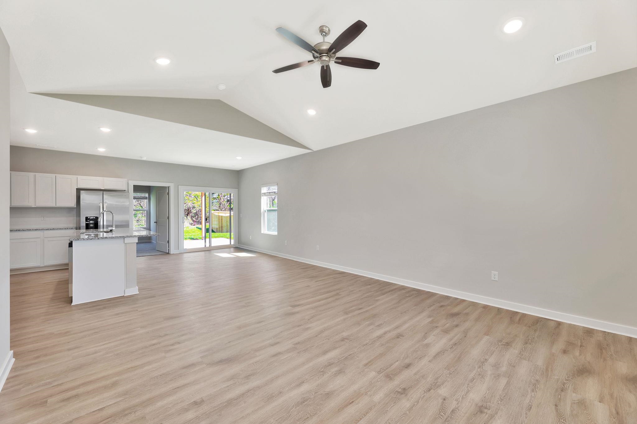 904 N Forestview Ct Property Photo 4