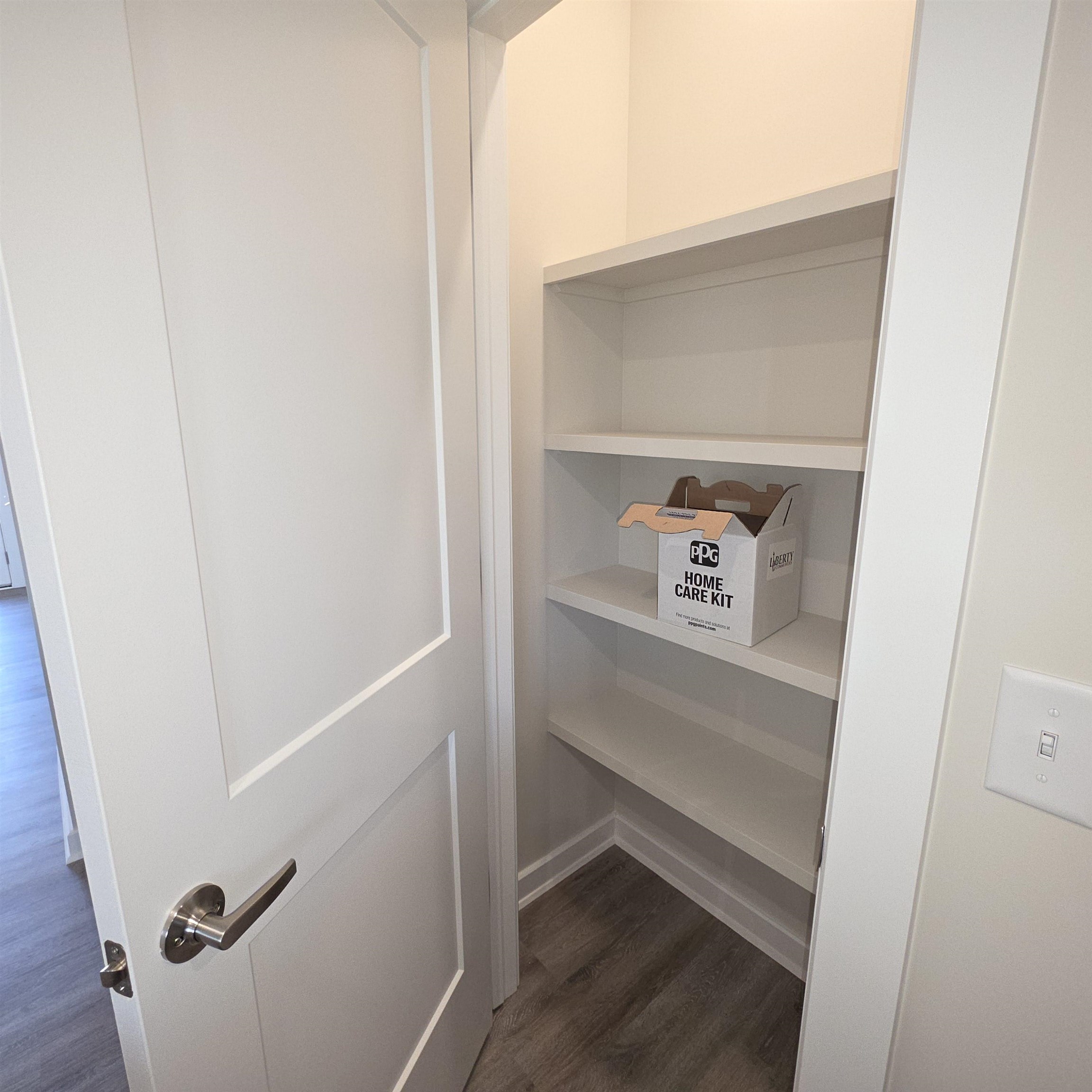 904 N Forestview Ct Property Photo 4
