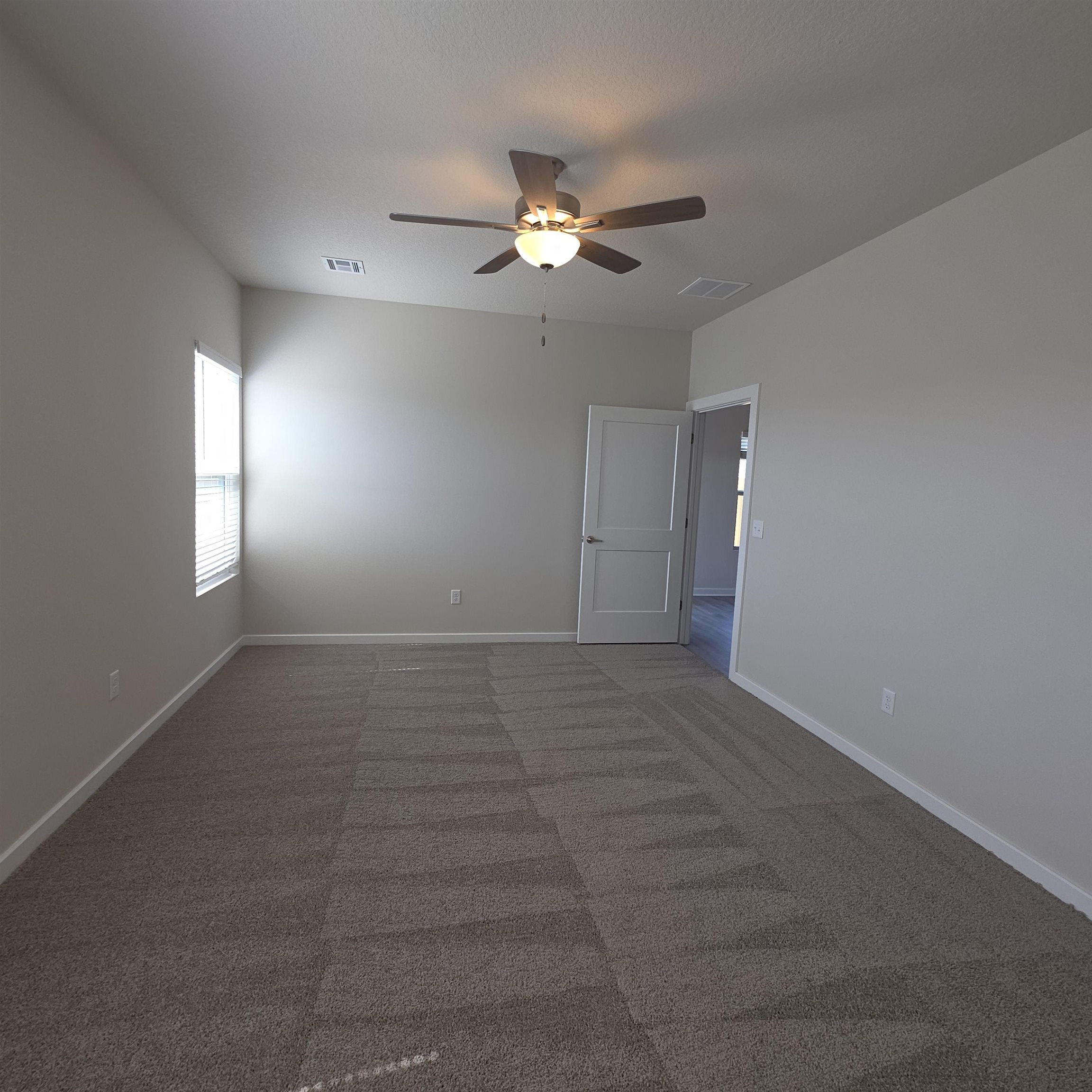 904 N Forestview Ct Property Photo 5