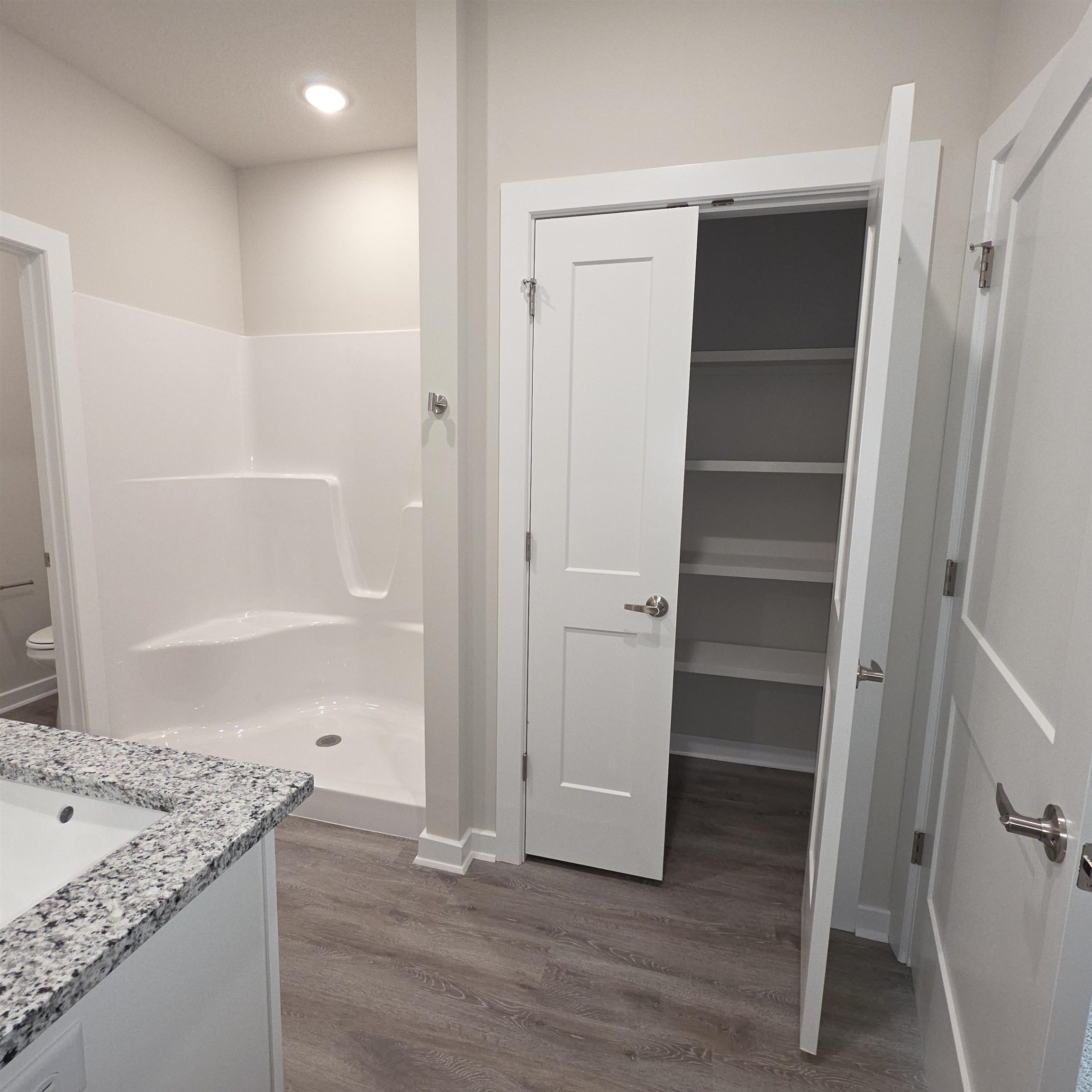 904 N Forestview Ct Property Photo 6