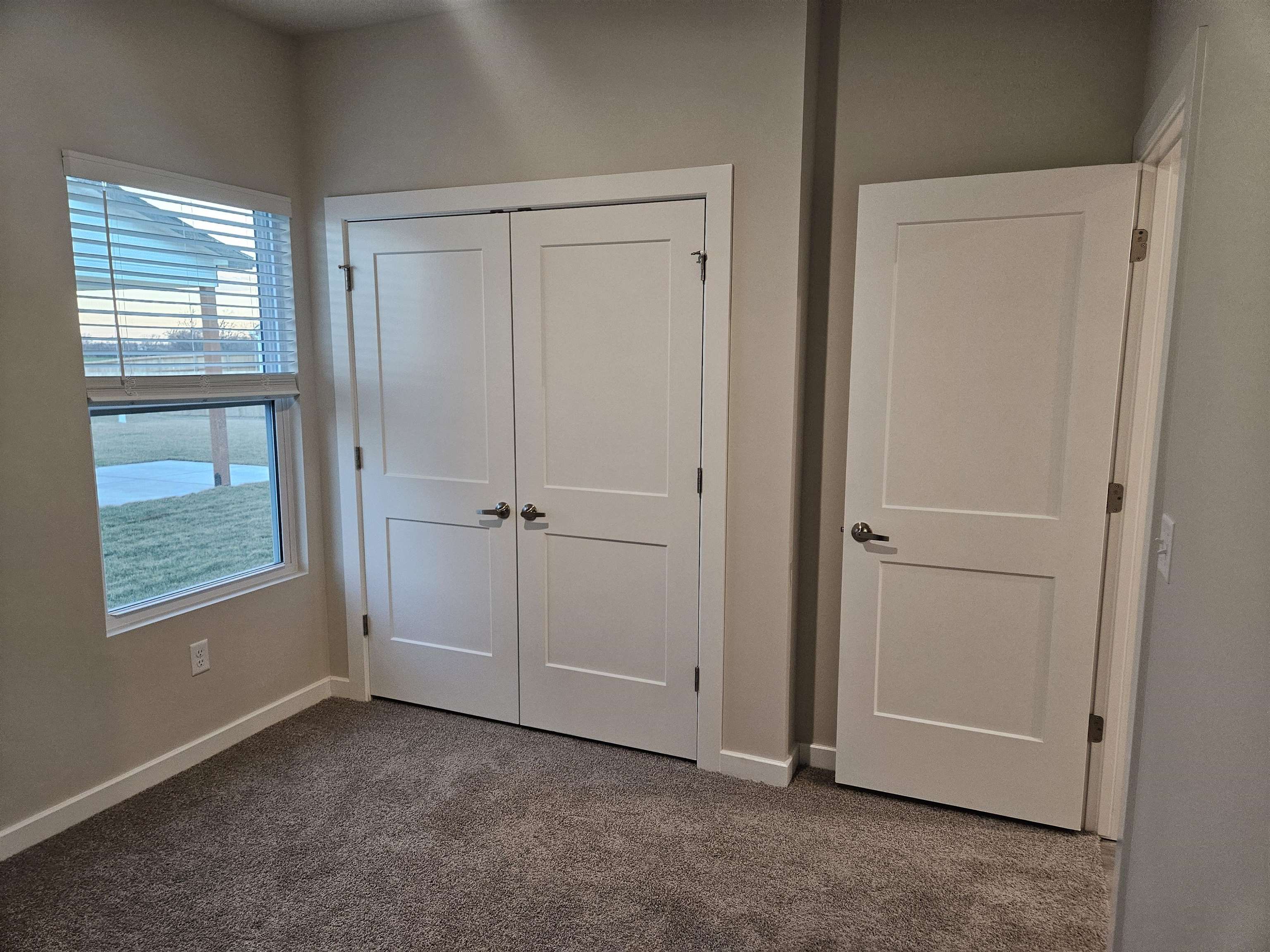 904 N Forestview Ct Property Photo 18