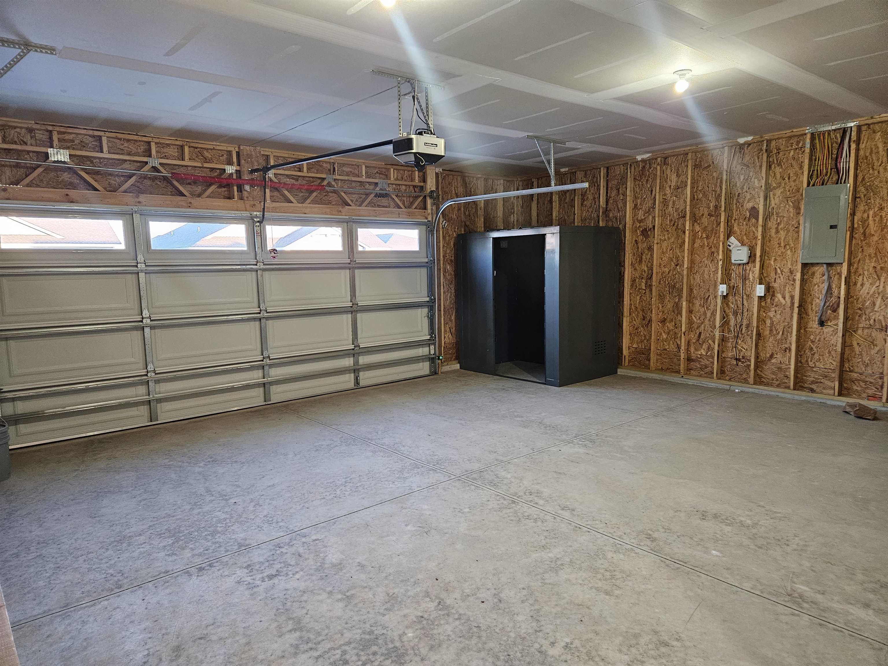 904 N Forestview Ct Property Photo 31