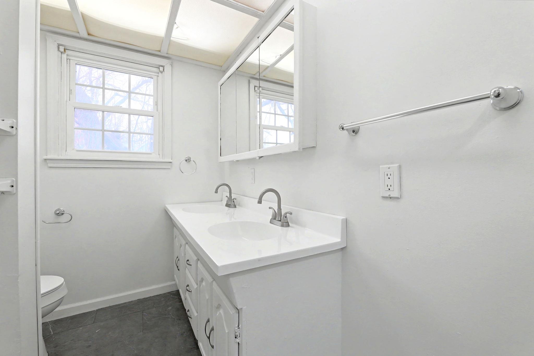 721 W 5th St Property Photo 19