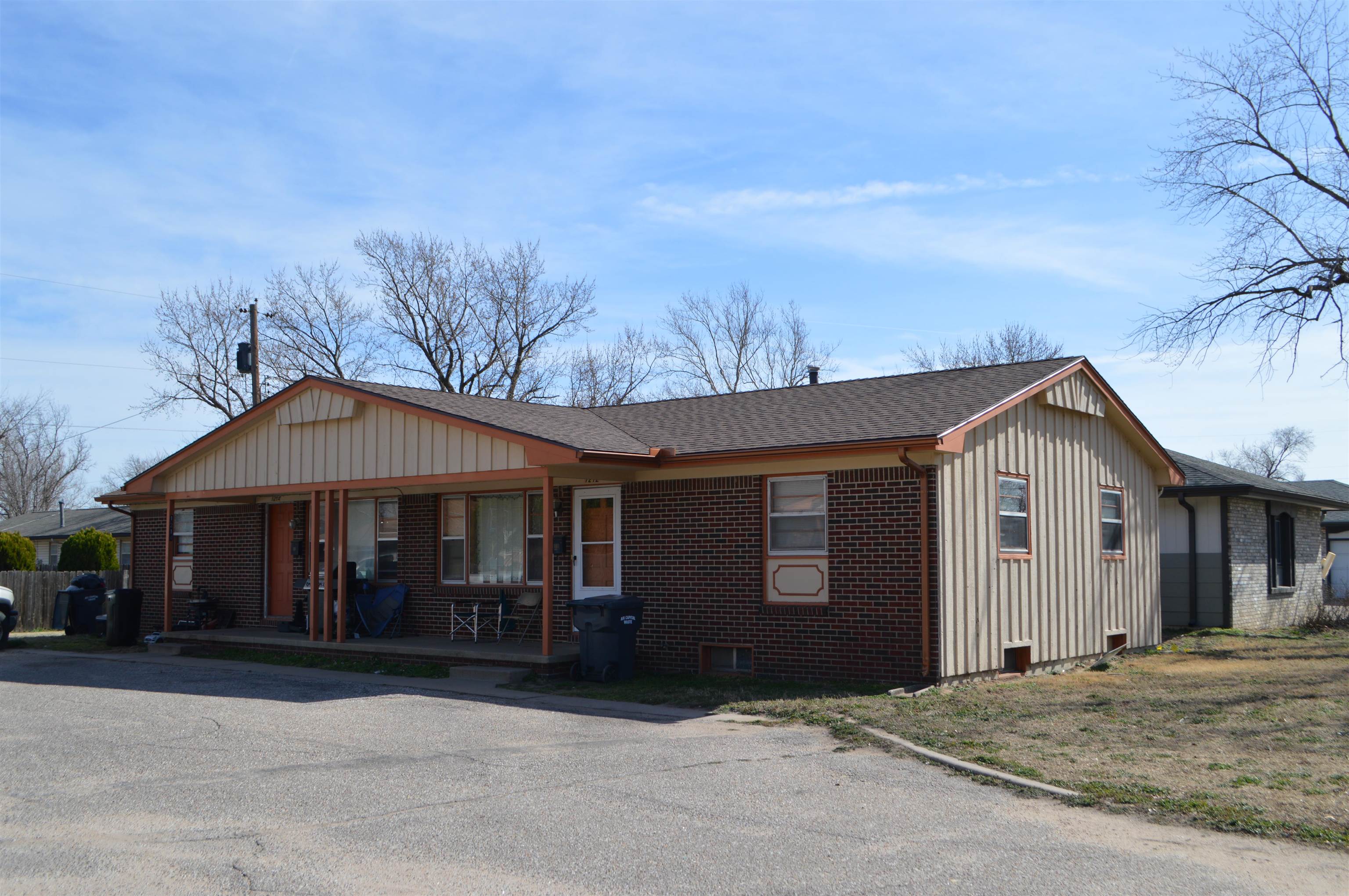 1212 N Richmond Cir Property Photo 1