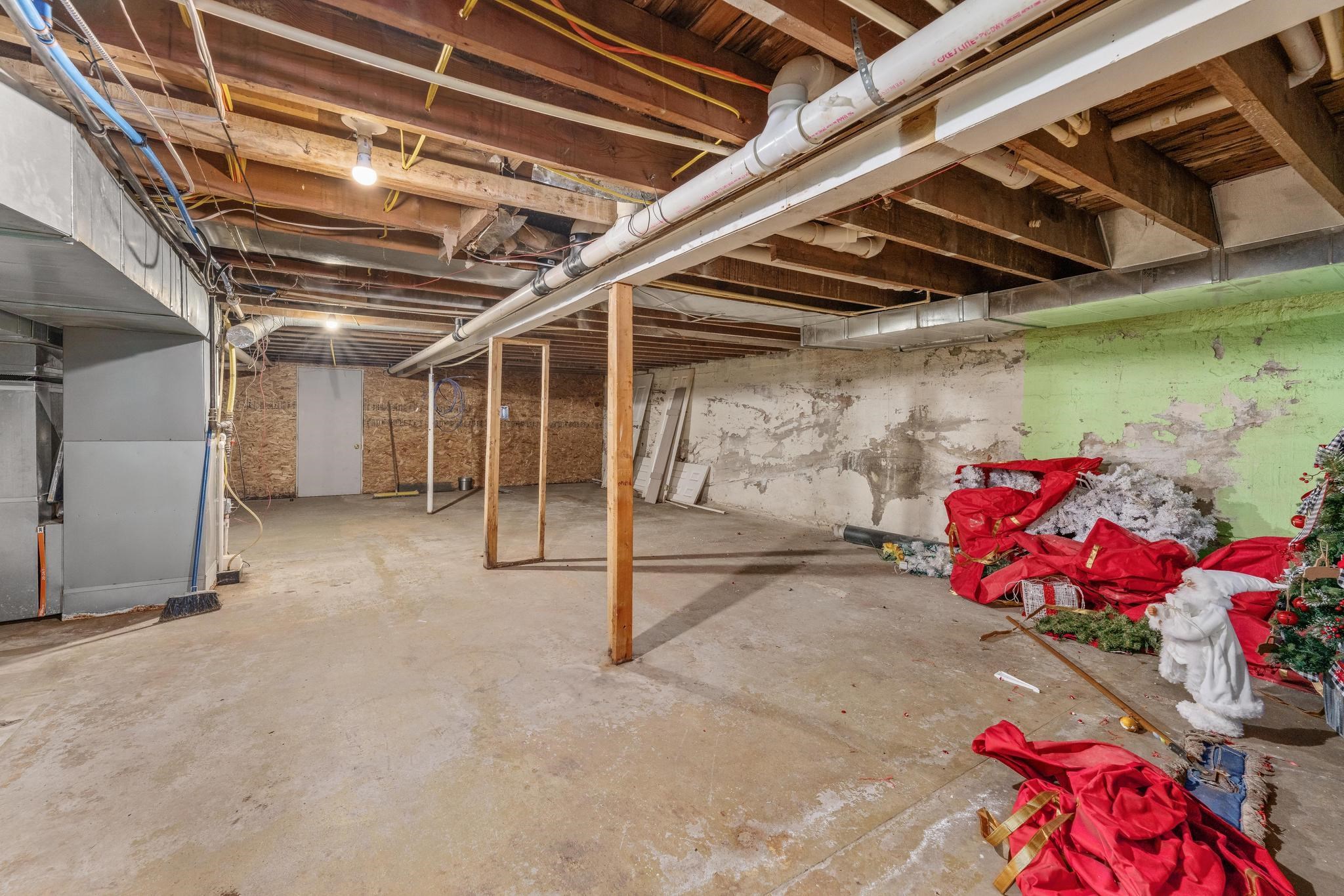 242 S Main St Property Photo 31
