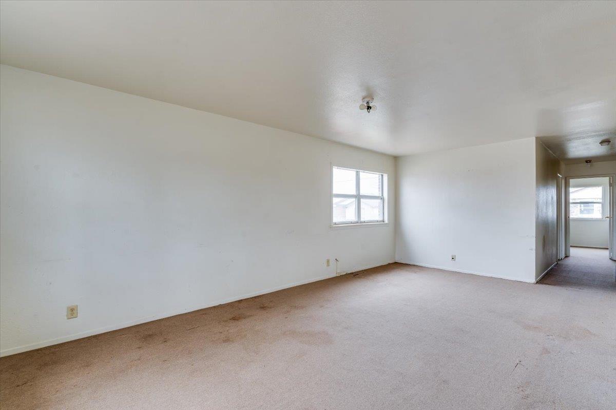 1607 E Catalina St Property Photo 3