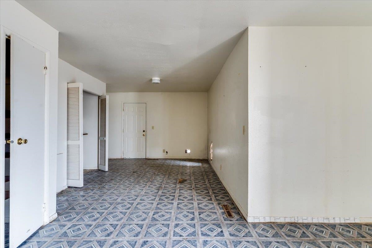 1607 E Catalina St Property Photo 4