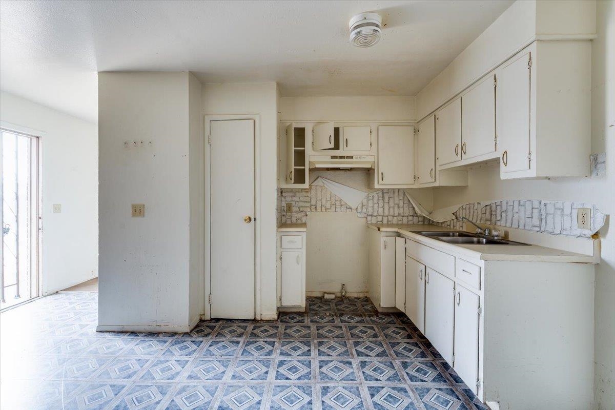 1607 E Catalina St Property Photo 5