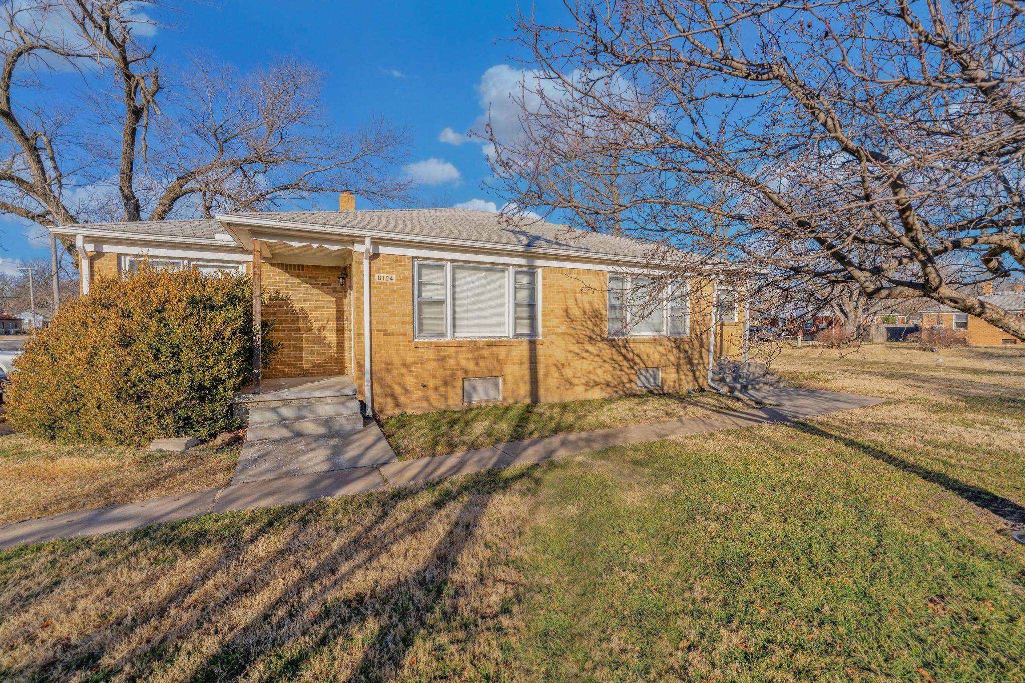 6124 E Harry St Property Photo 1