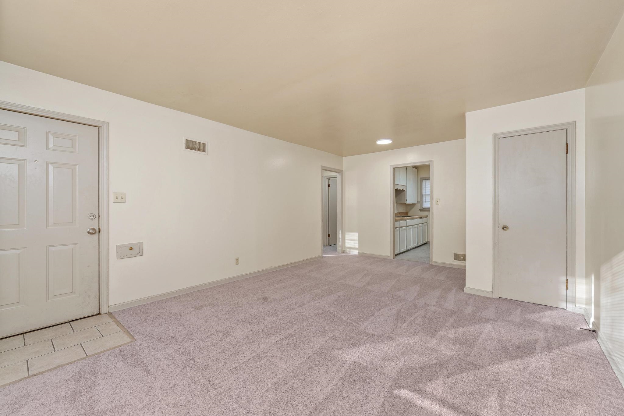 6124 E Harry St Property Photo 3