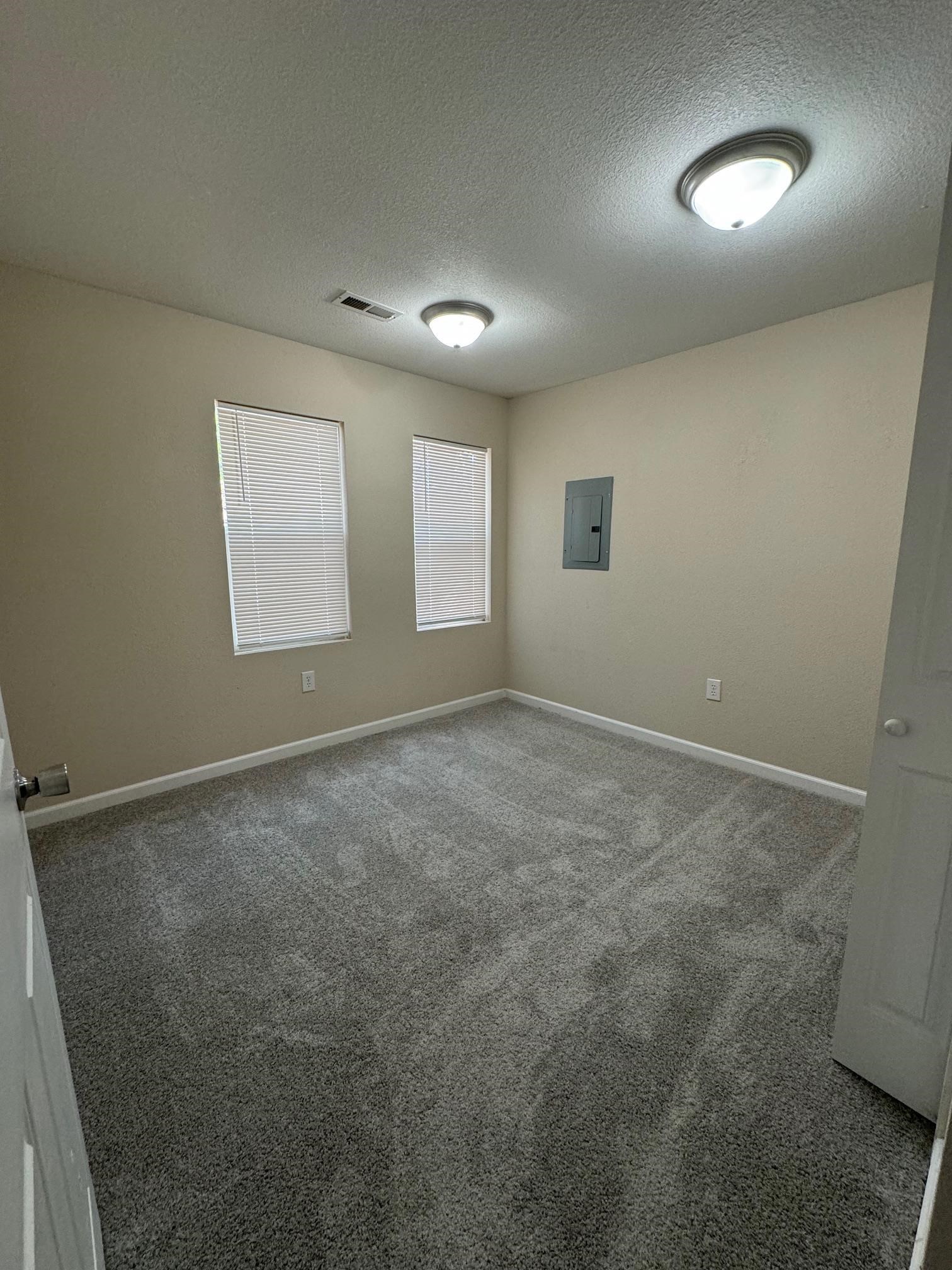 2673 S Holyoke St Property Photo 3