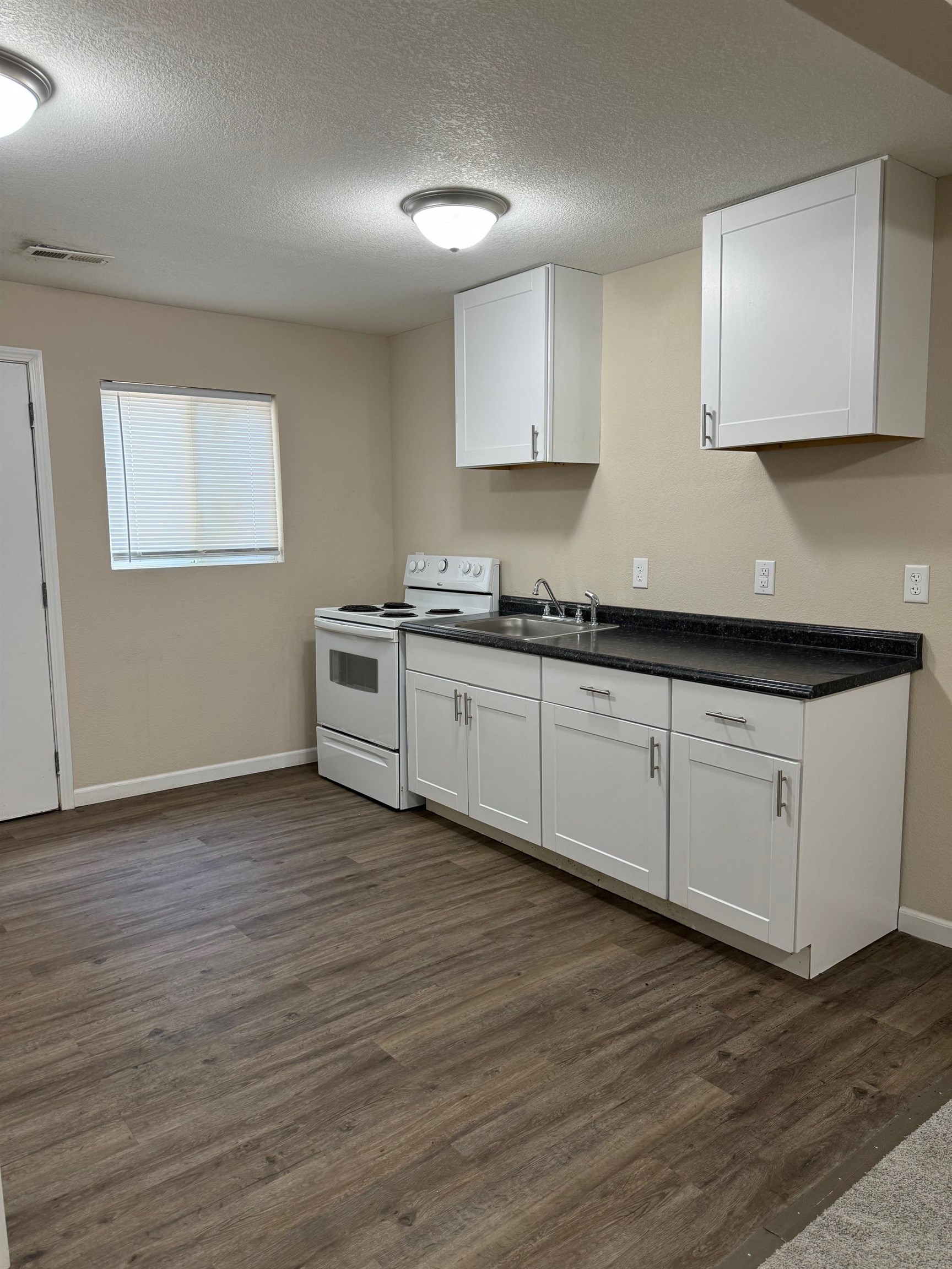 2673 S Holyoke St Property Photo 5
