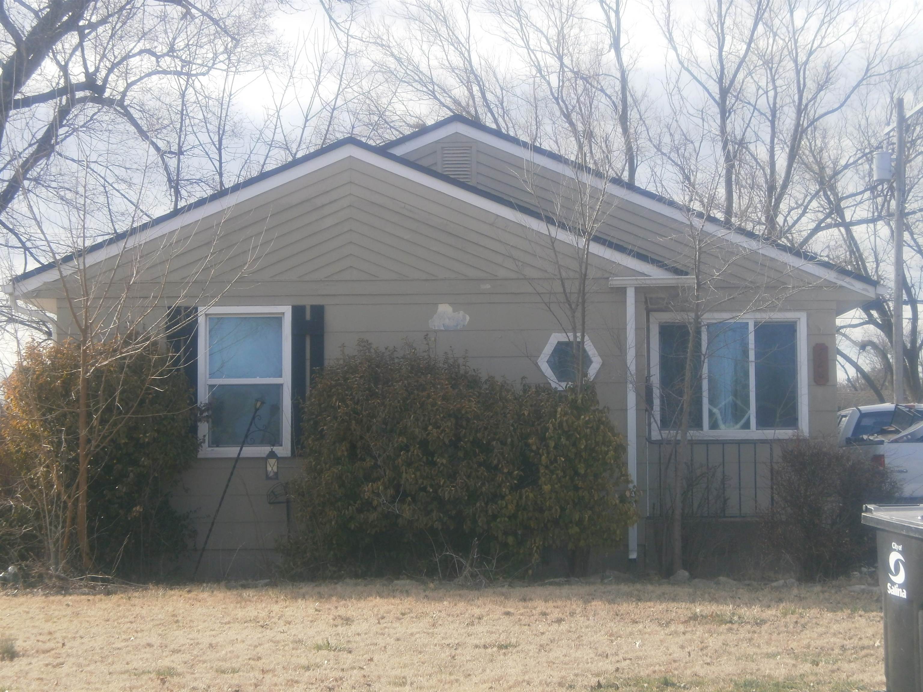 728 E Republic Ave Property Photo 1