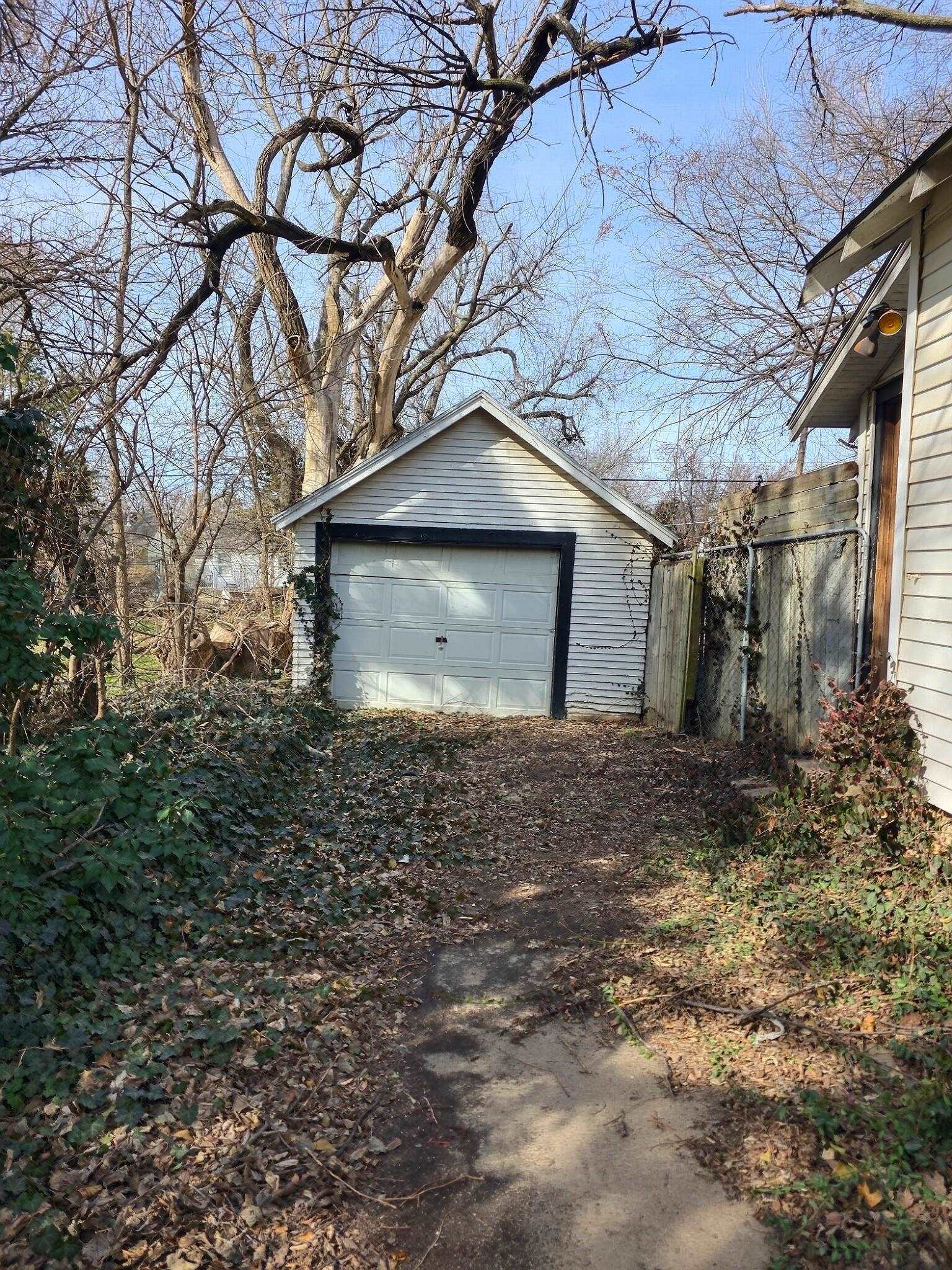 1721 N Grove Ave Property Photo 11
