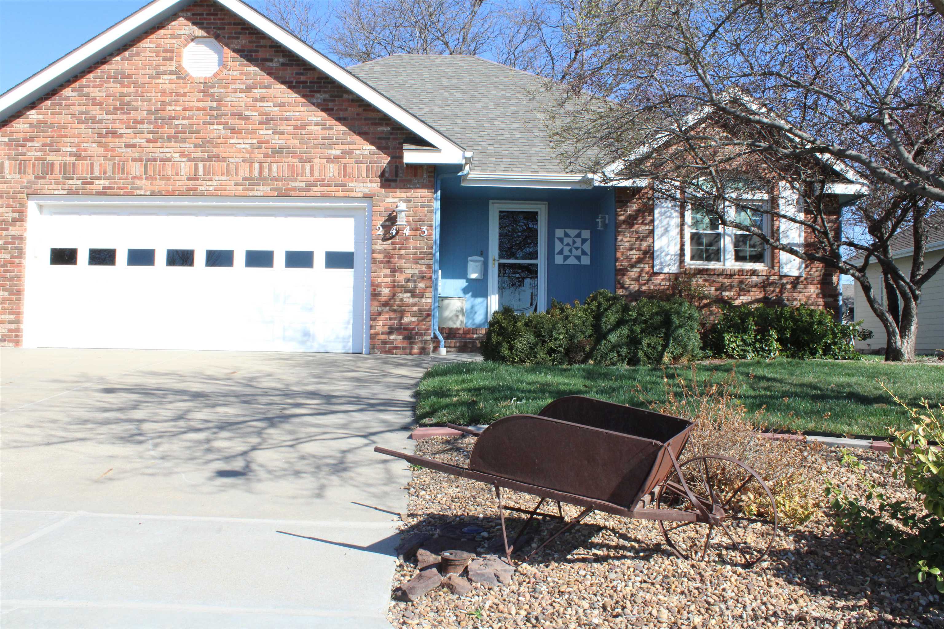 2443 Pheasant Ln Property Photo 1