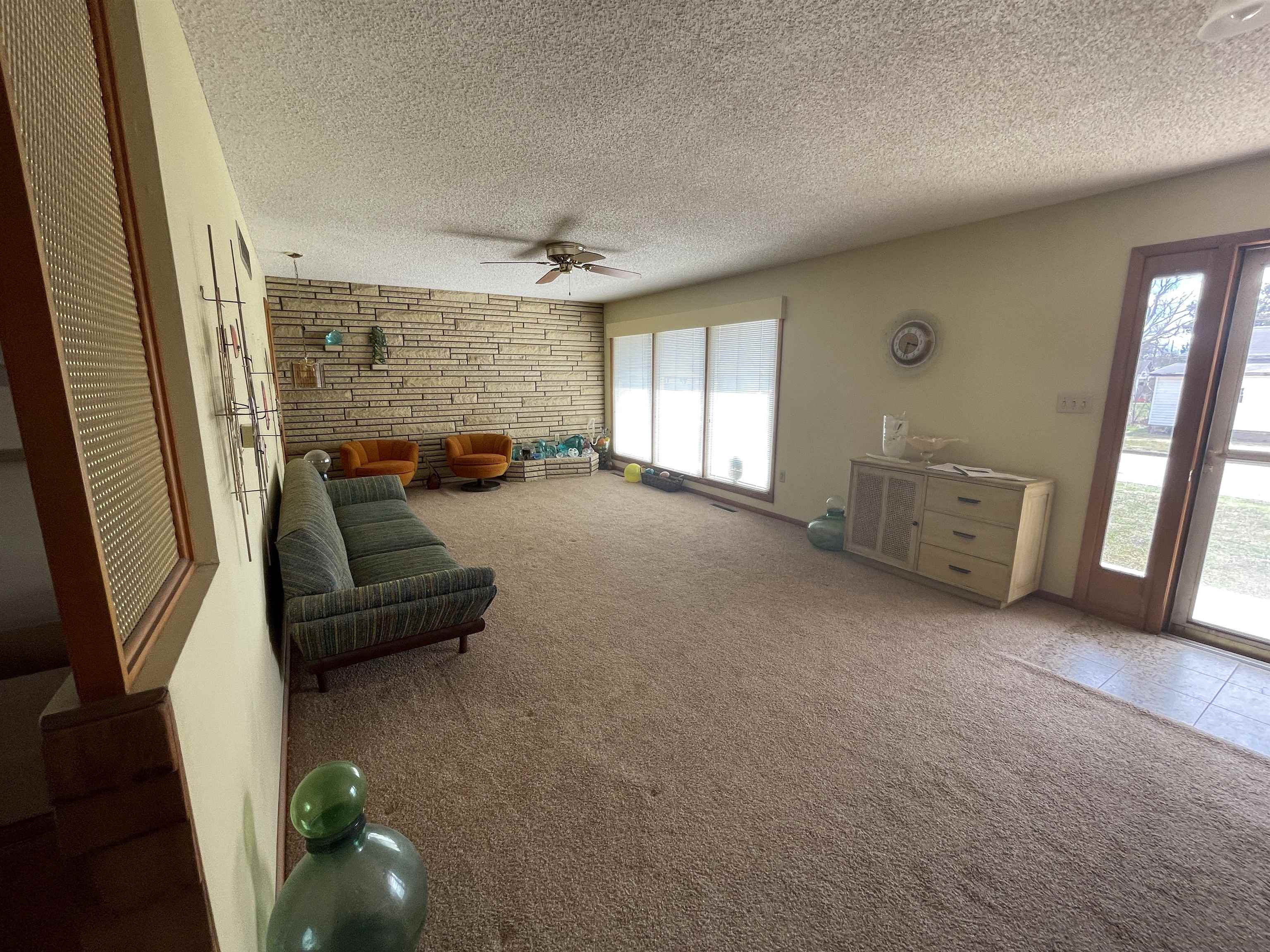 324 S Market St Property Photo 3