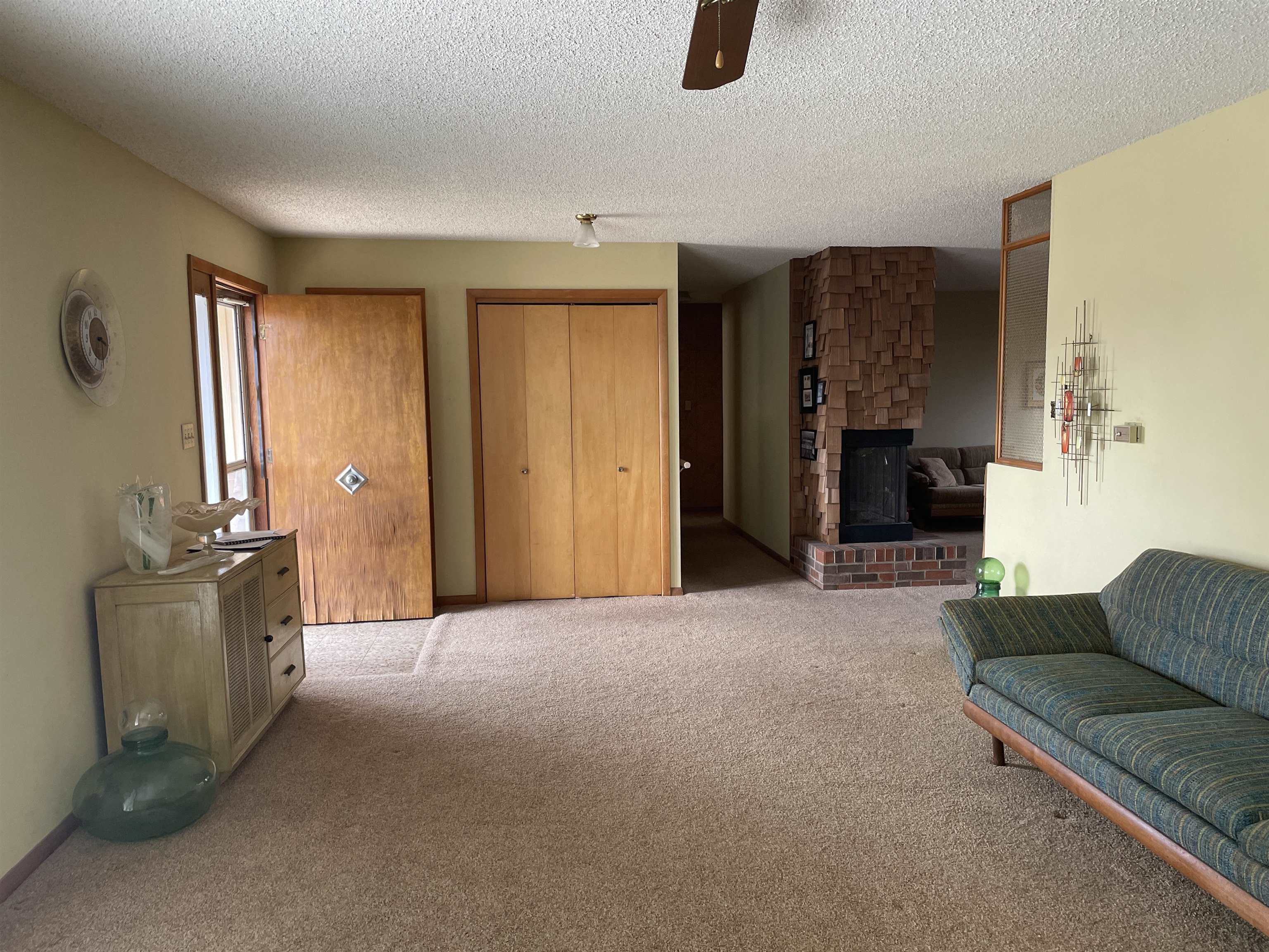 324 S Market St Property Photo 4