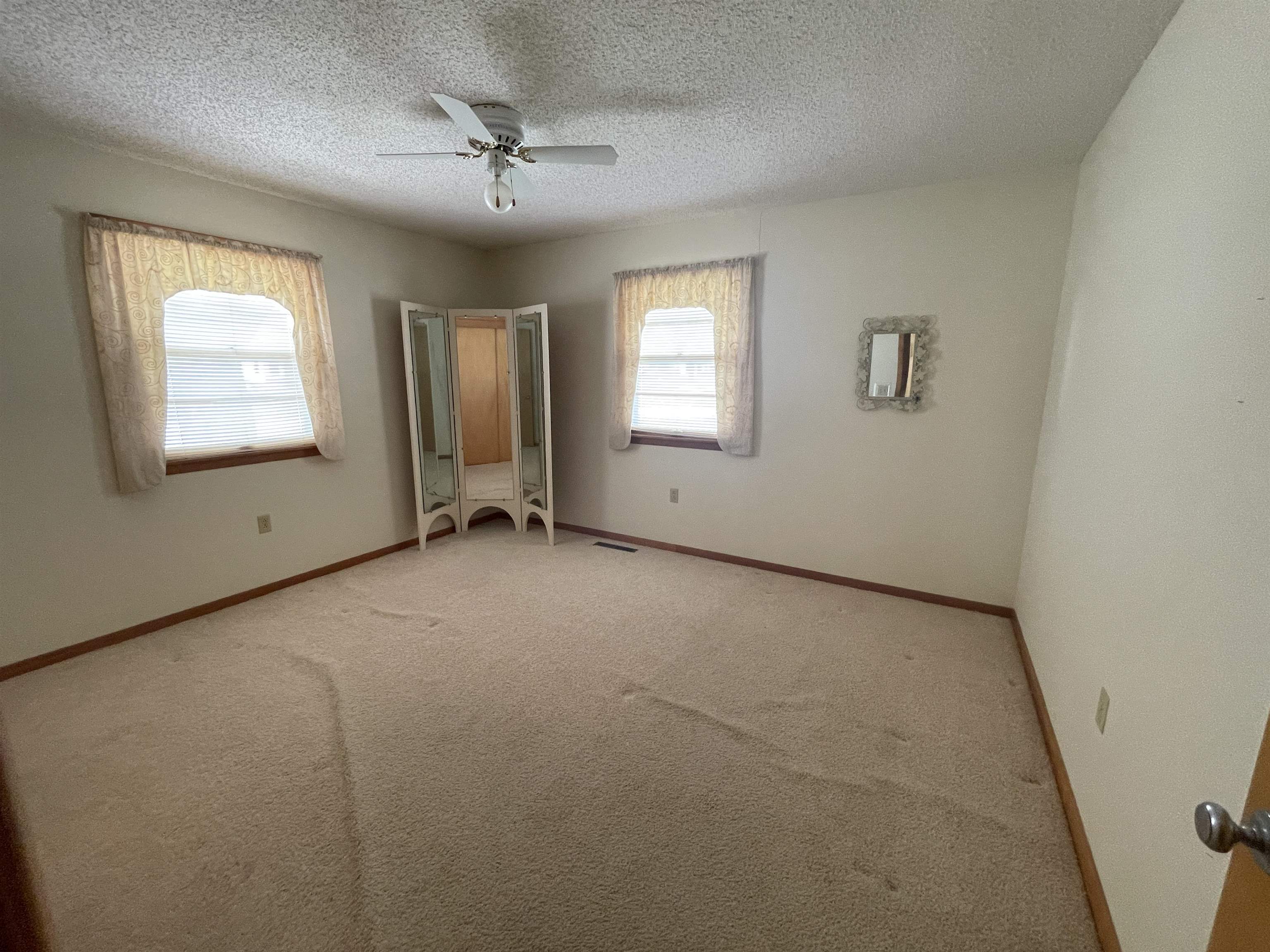 324 S Market St Property Photo 15