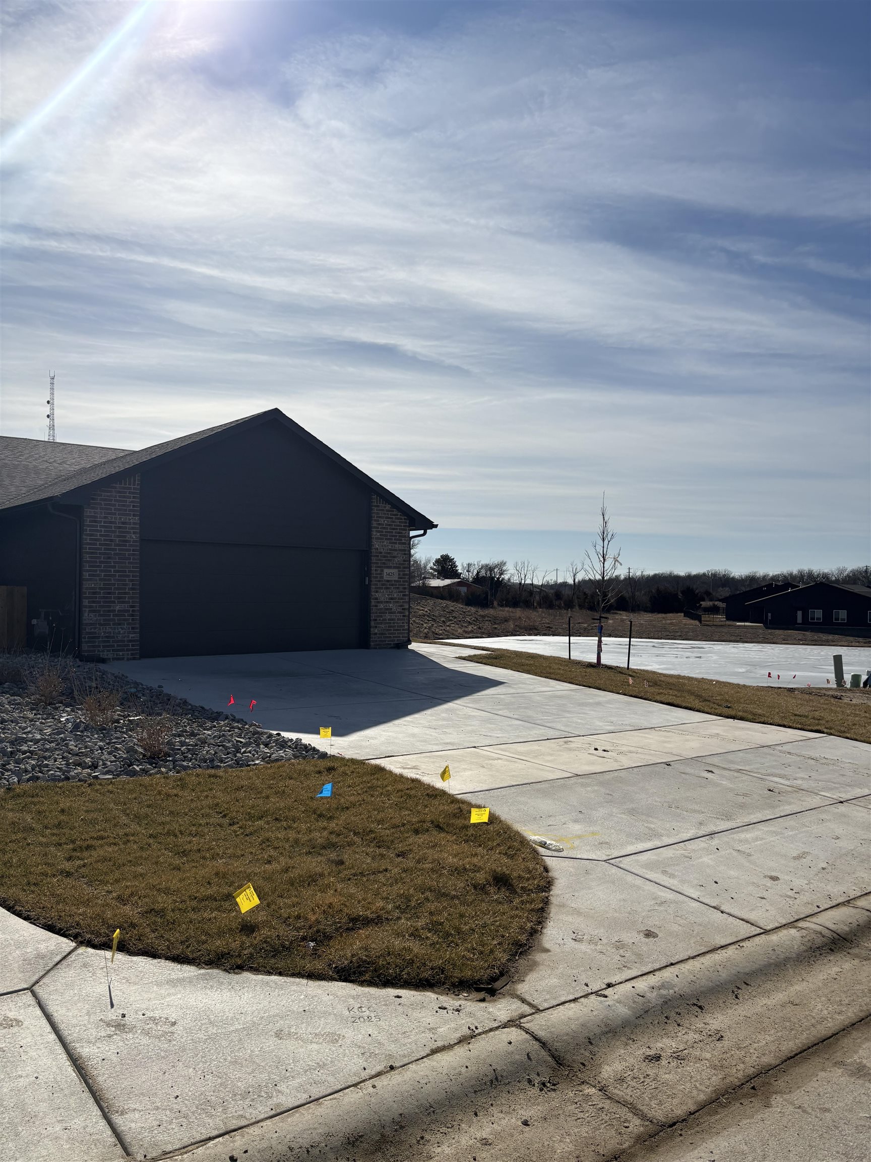 3425 E Thunder Property Photo 2
