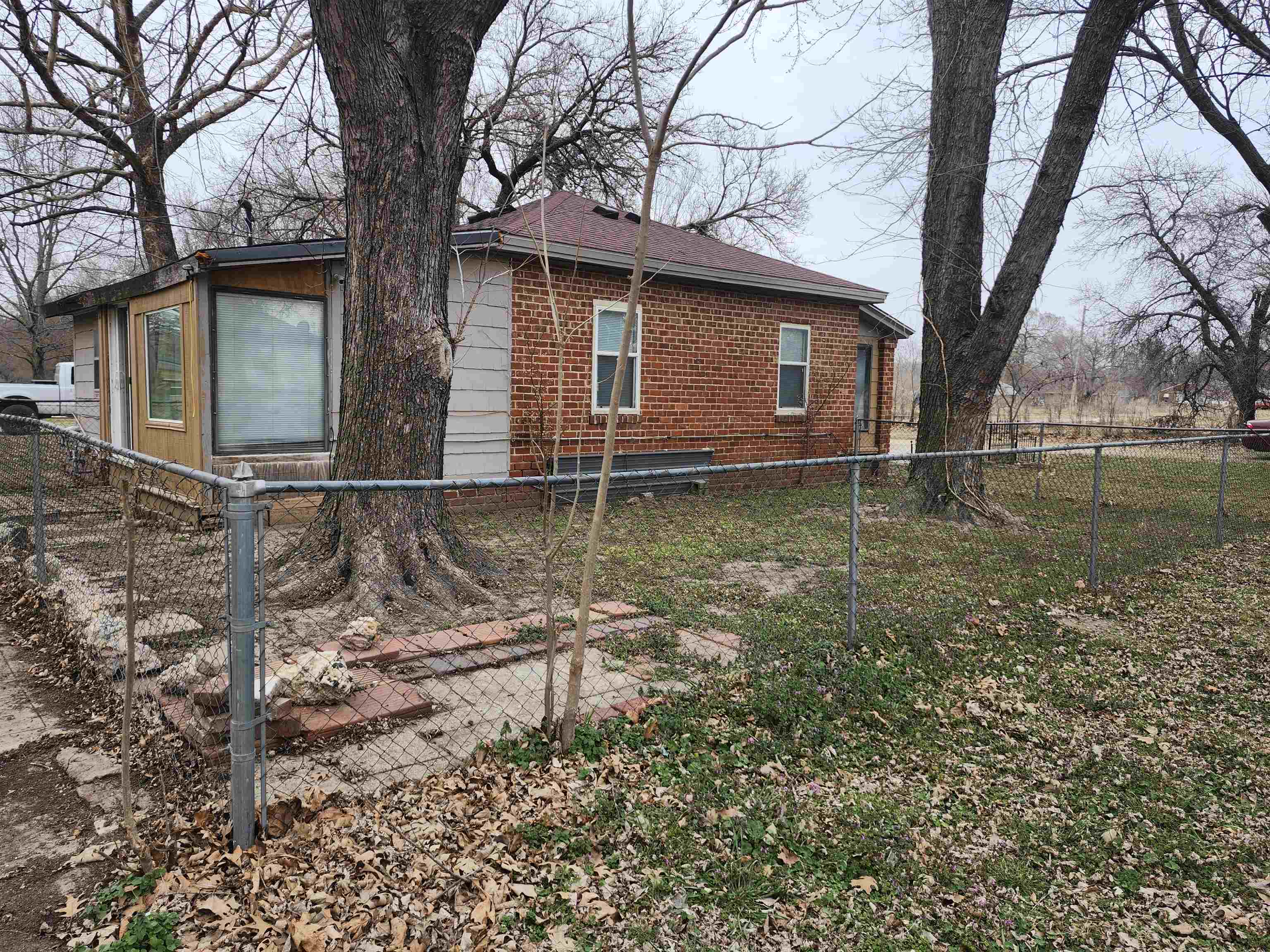 201 S 10th St. Property Photo 3