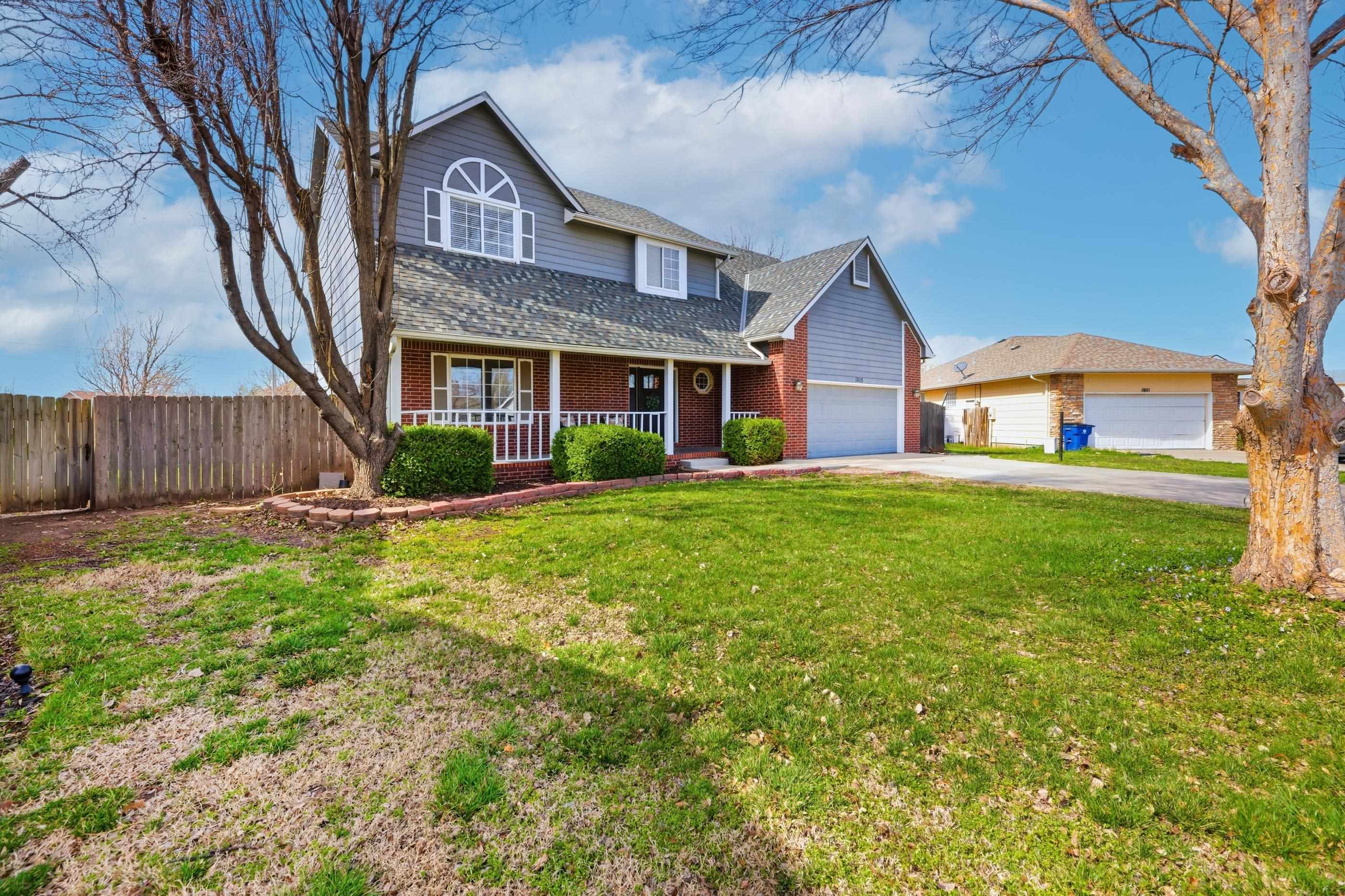 1805 S Hoyt Cir Property Photo 2