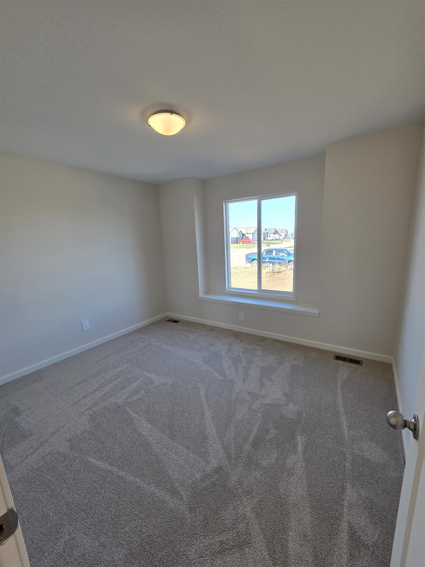 214 Summer Ct Property Photo 6