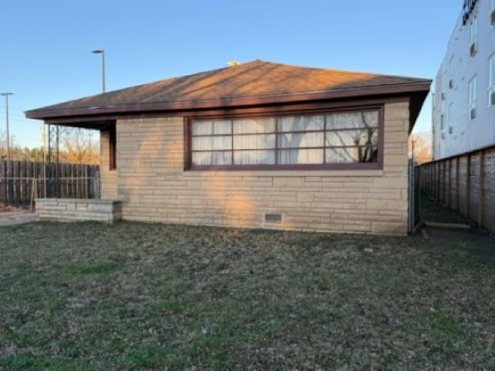 1732 Fairmount St Property Photo 3