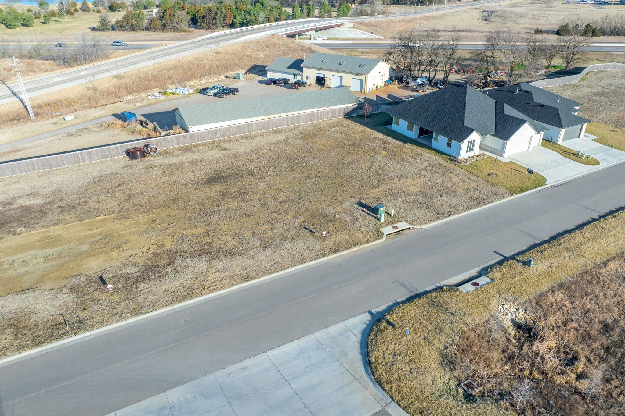 843 N Speyside Property Photo 3