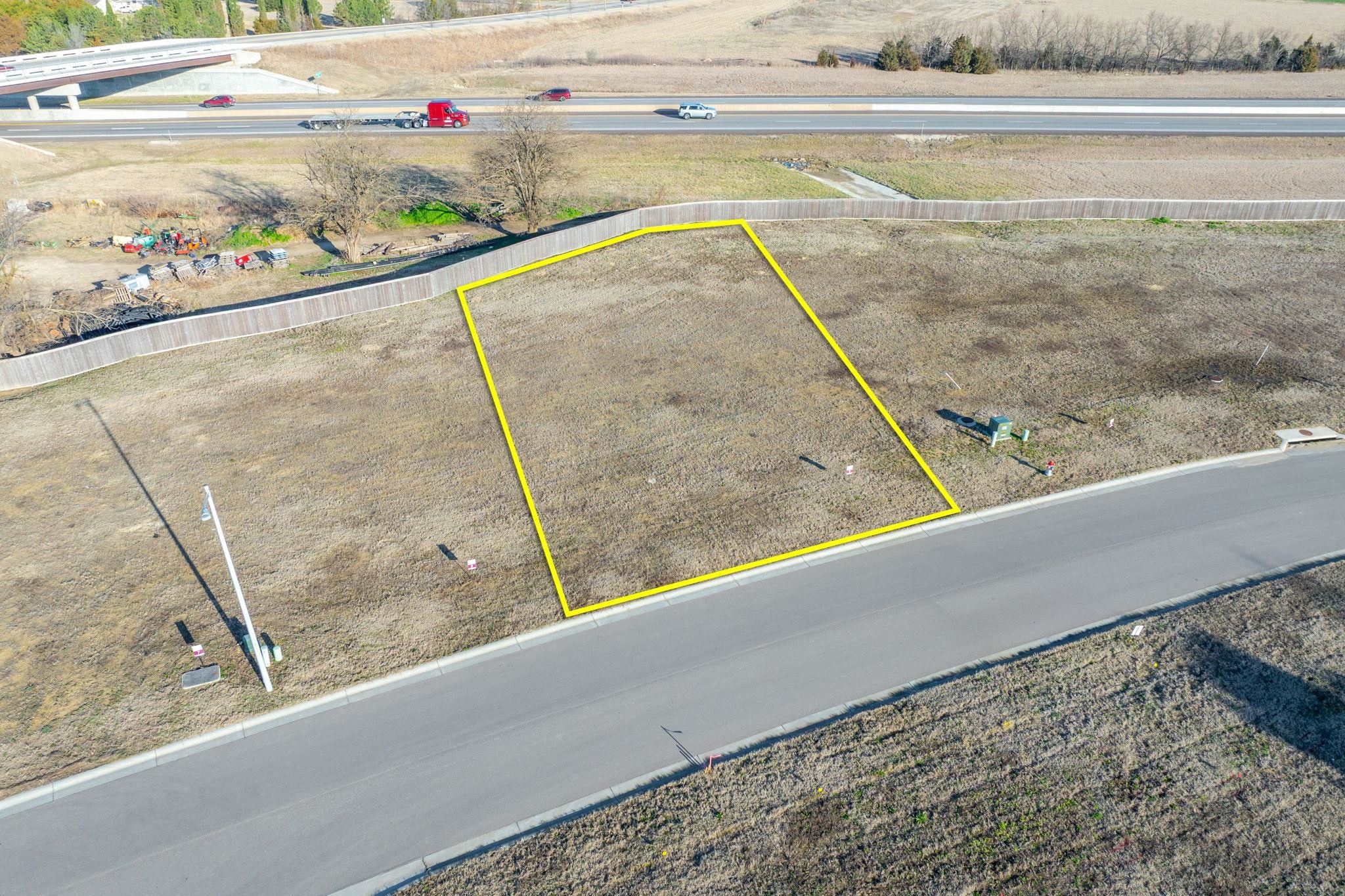 907 N Speyside Property Photo 1