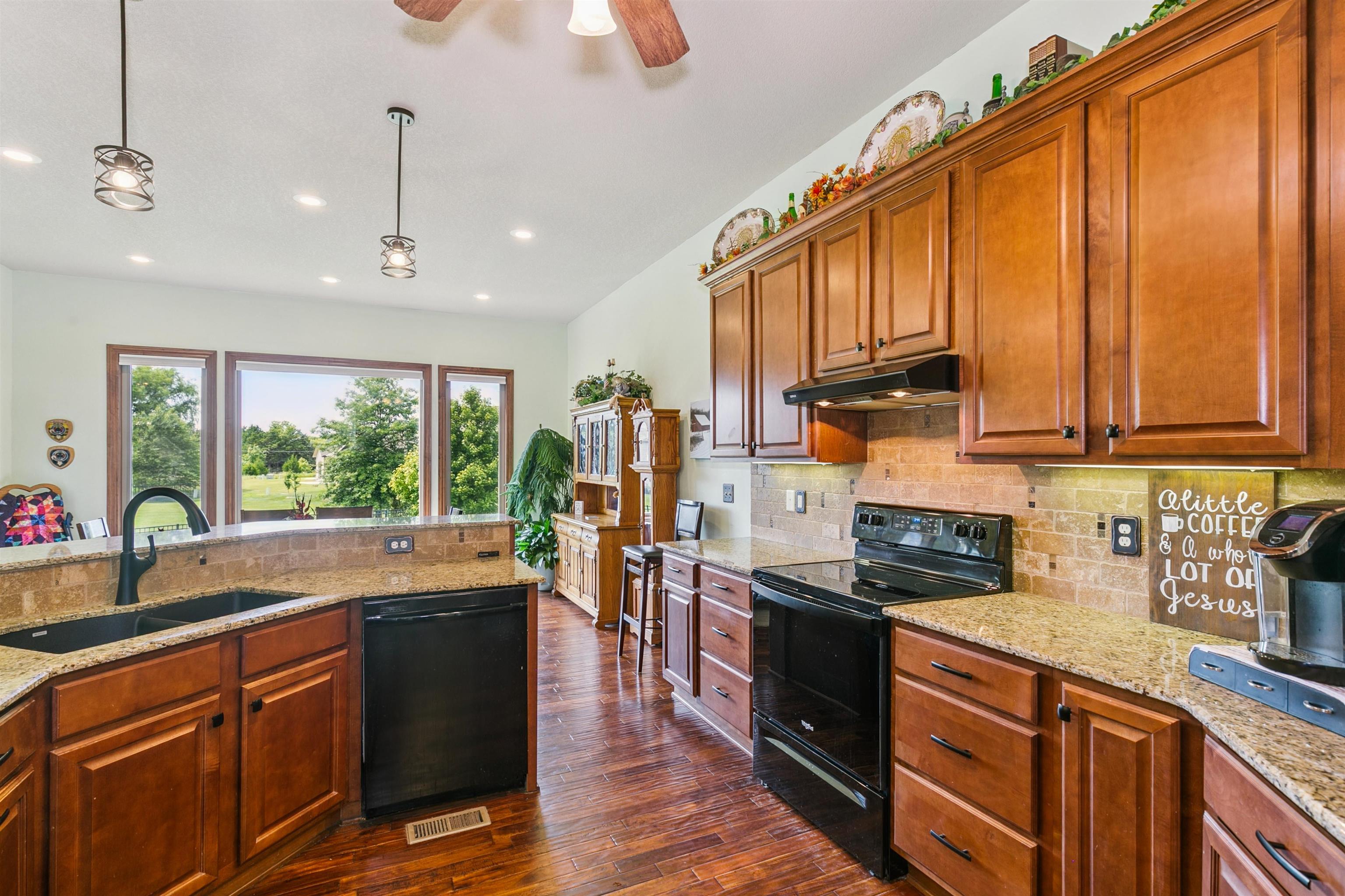 12910 E Cherry Creek Ct Property Photo 4