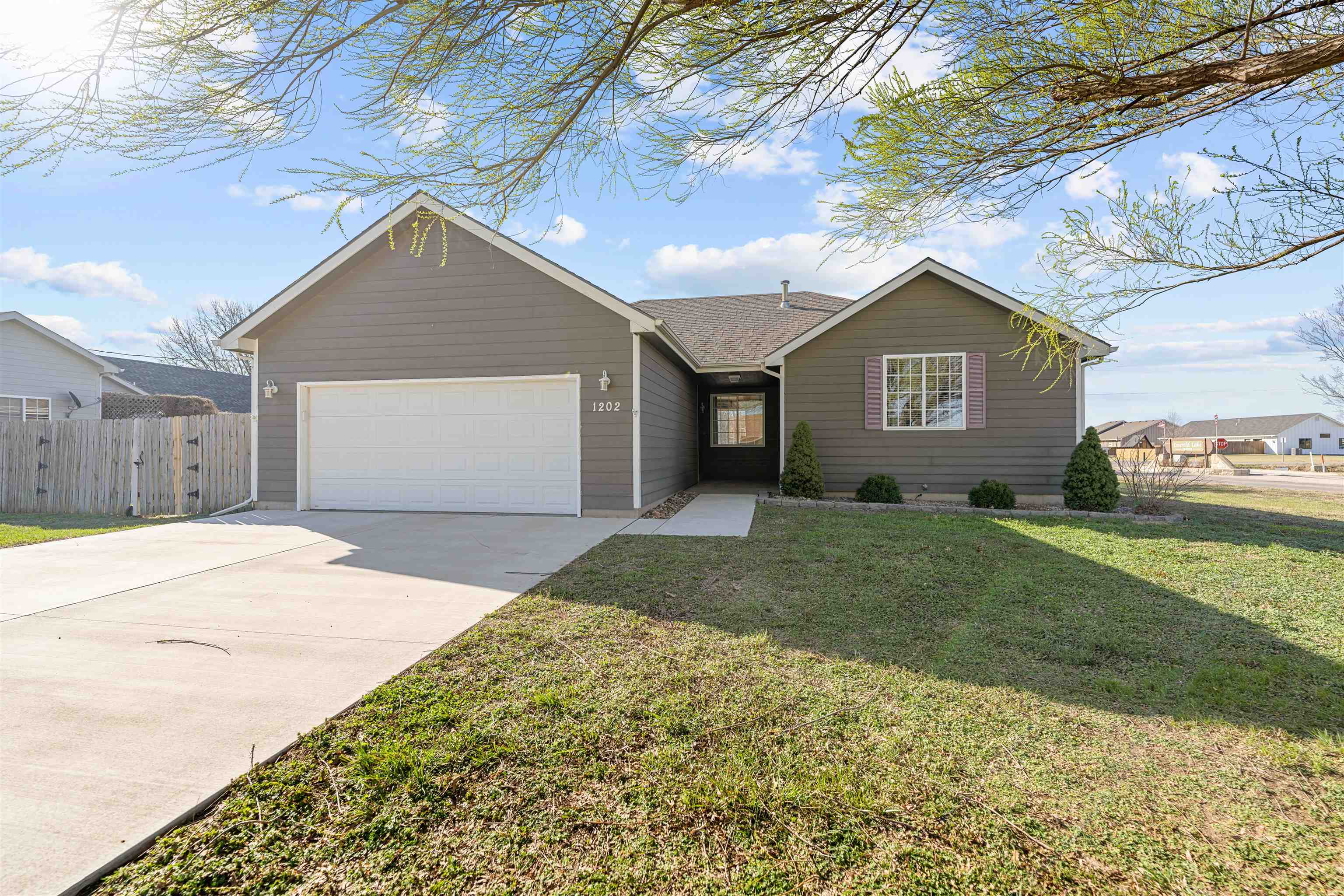 1202 Sapphire Ln. Property Photo 1