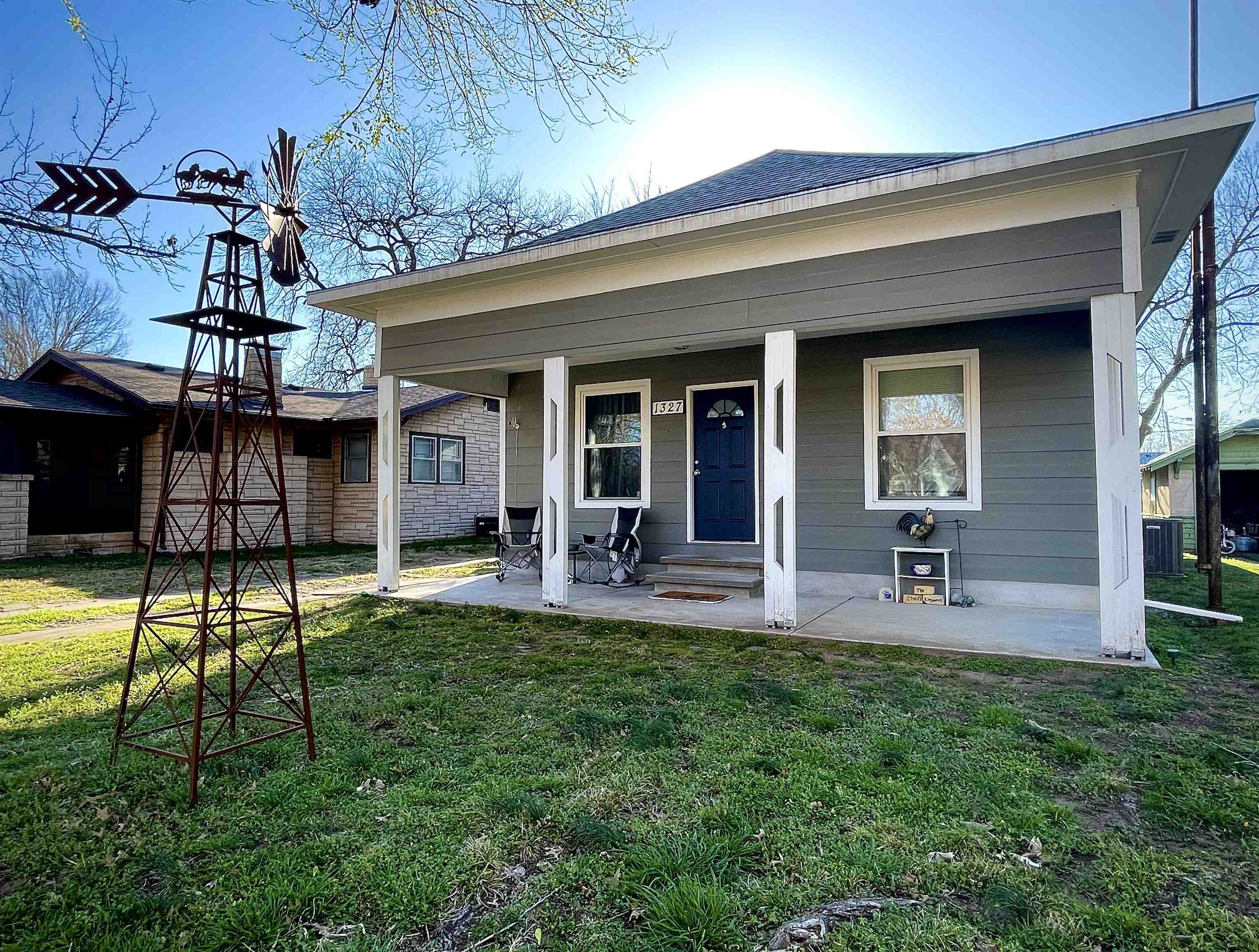 1327 N 2nd Property Photo 1