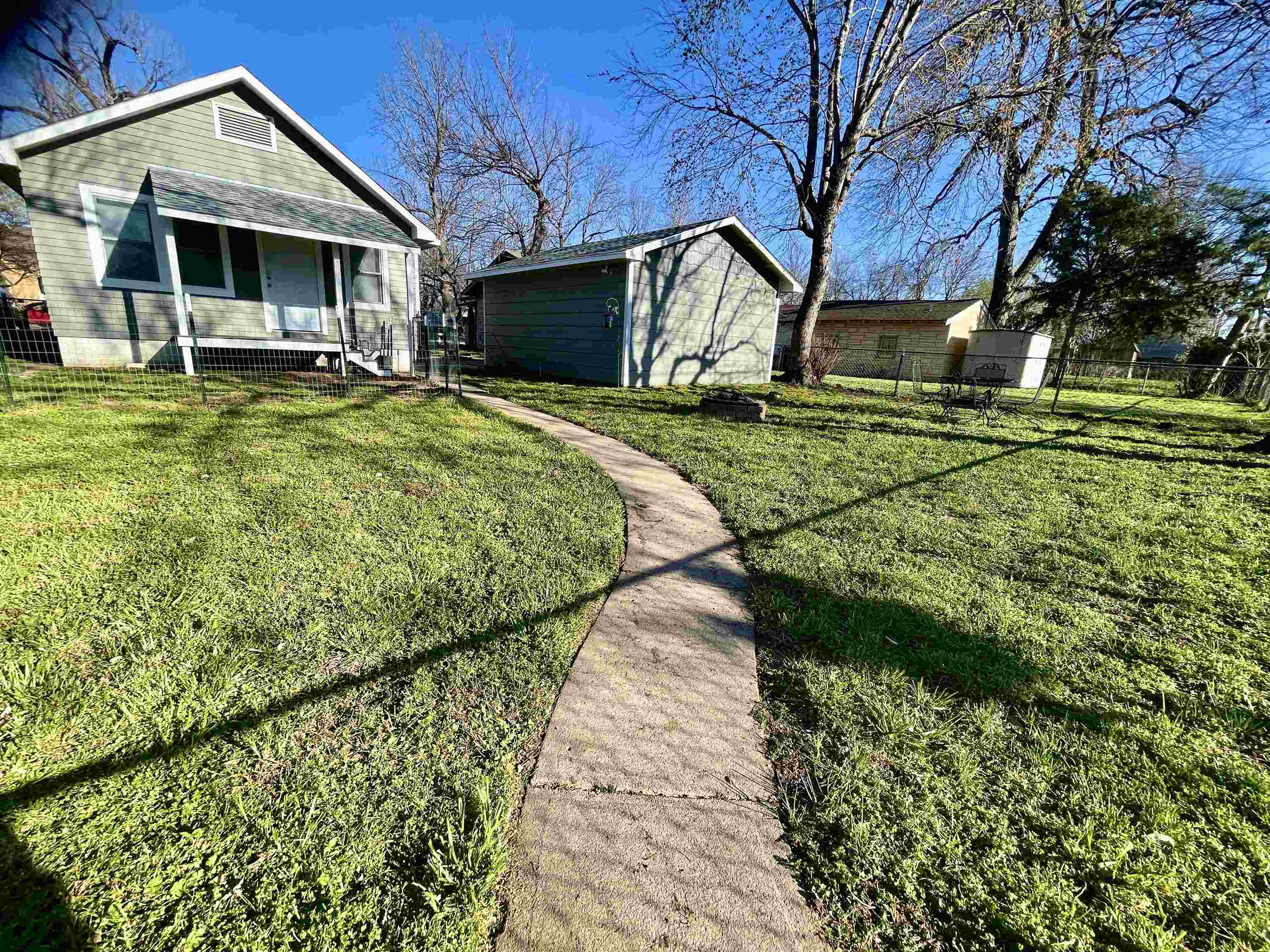 1327 N 2nd Property Photo 14