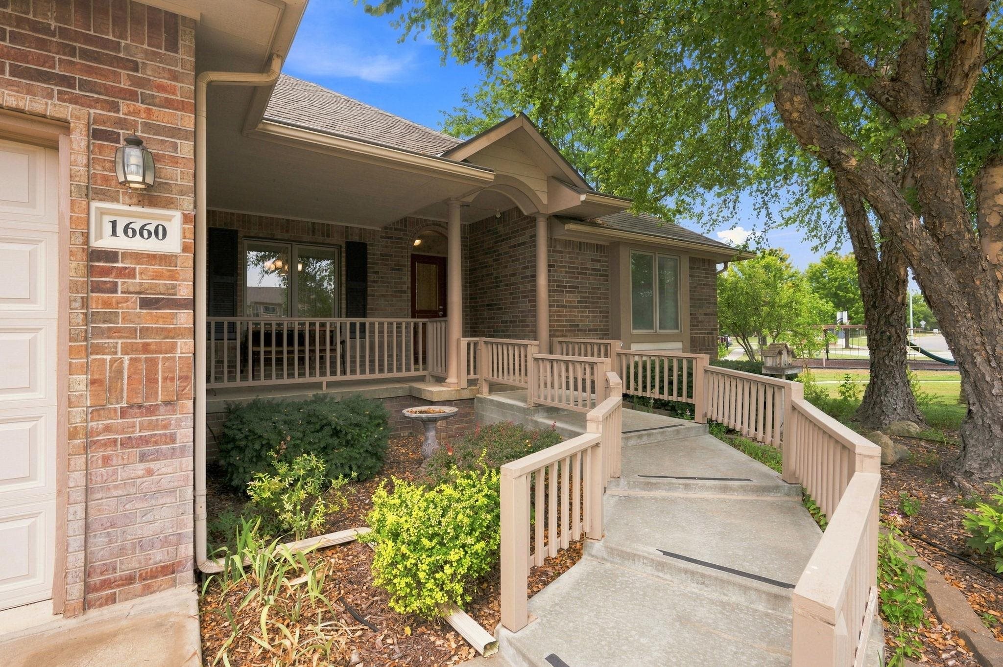 1660 E Kay St Property Photo 2
