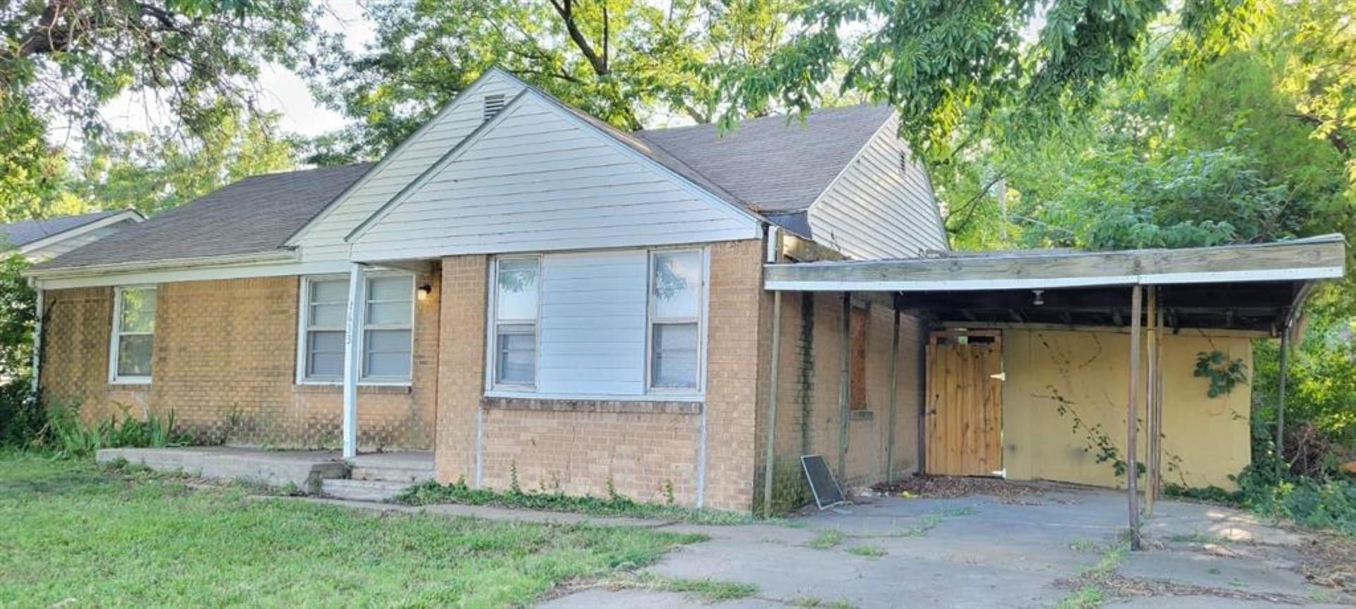 1633 N Pershing St Property Photo 1