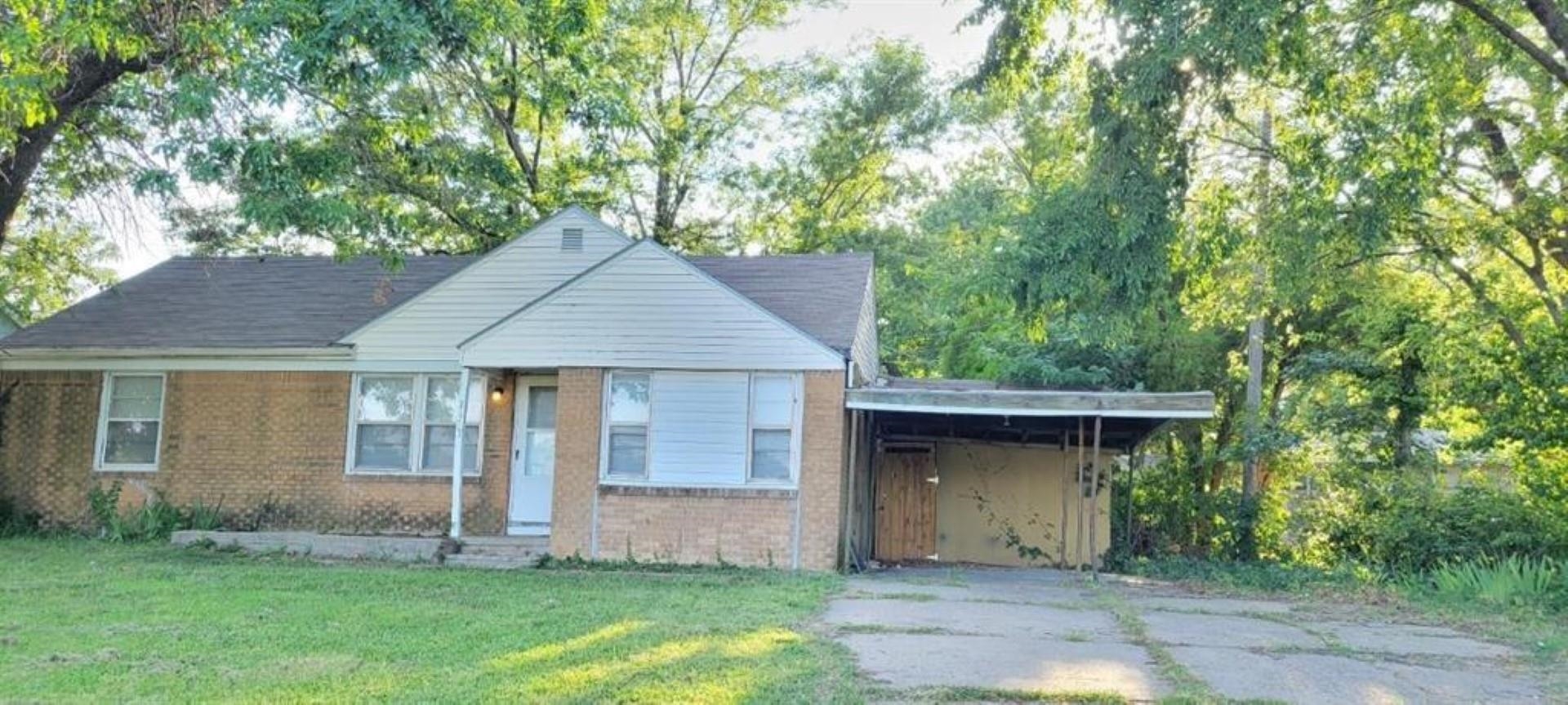 1633 N Pershing St Property Photo 3