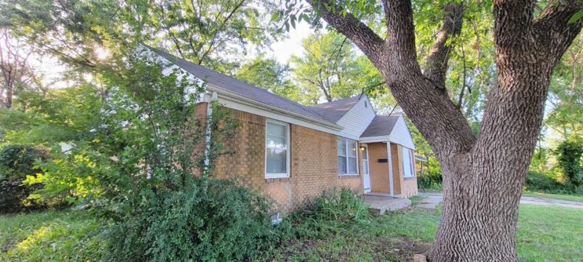1633 N Pershing St Property Photo 4
