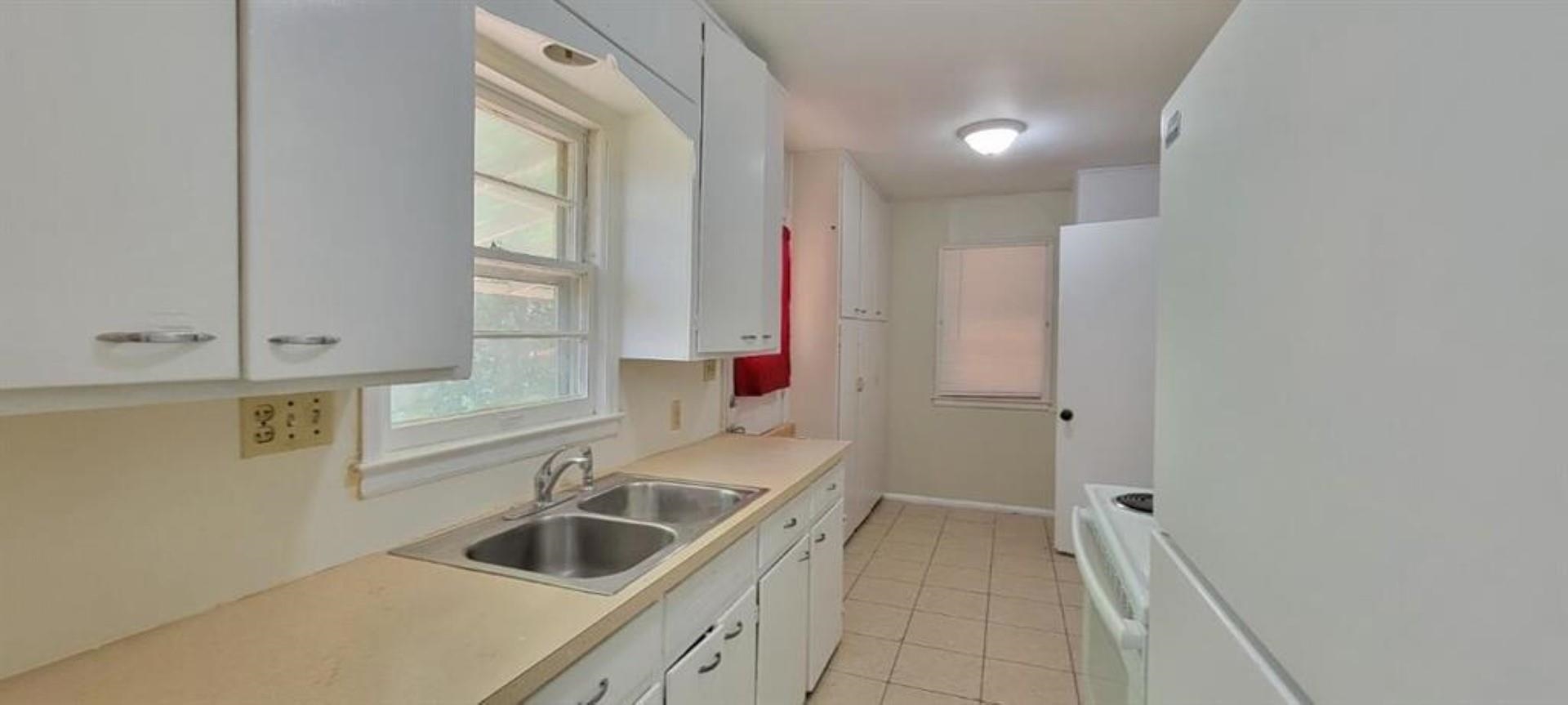 1633 N Pershing St Property Photo 16