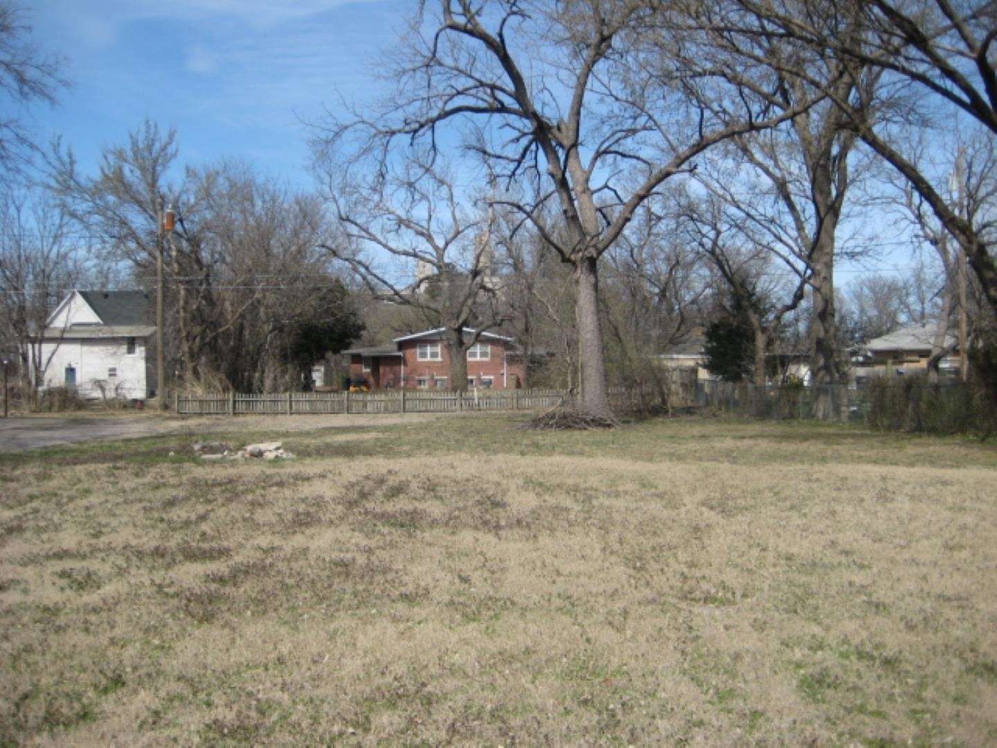 320 E 4th St Property Photo 3